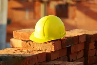 Trabalhador da construção civil morre em Braga após colapso de placa de cimento