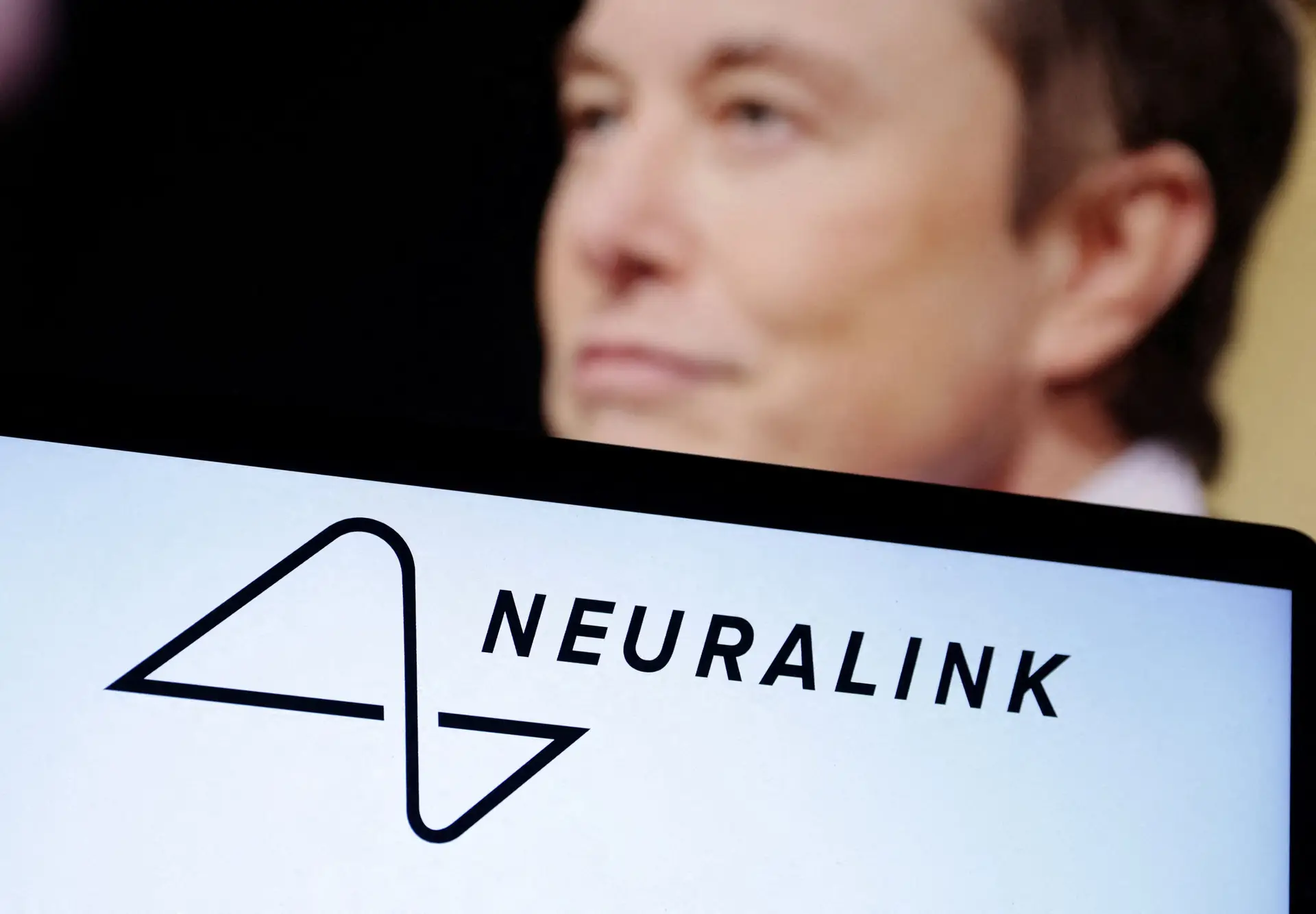 Empresa de implantes cerebrais de Elon Musk na mira de investigação