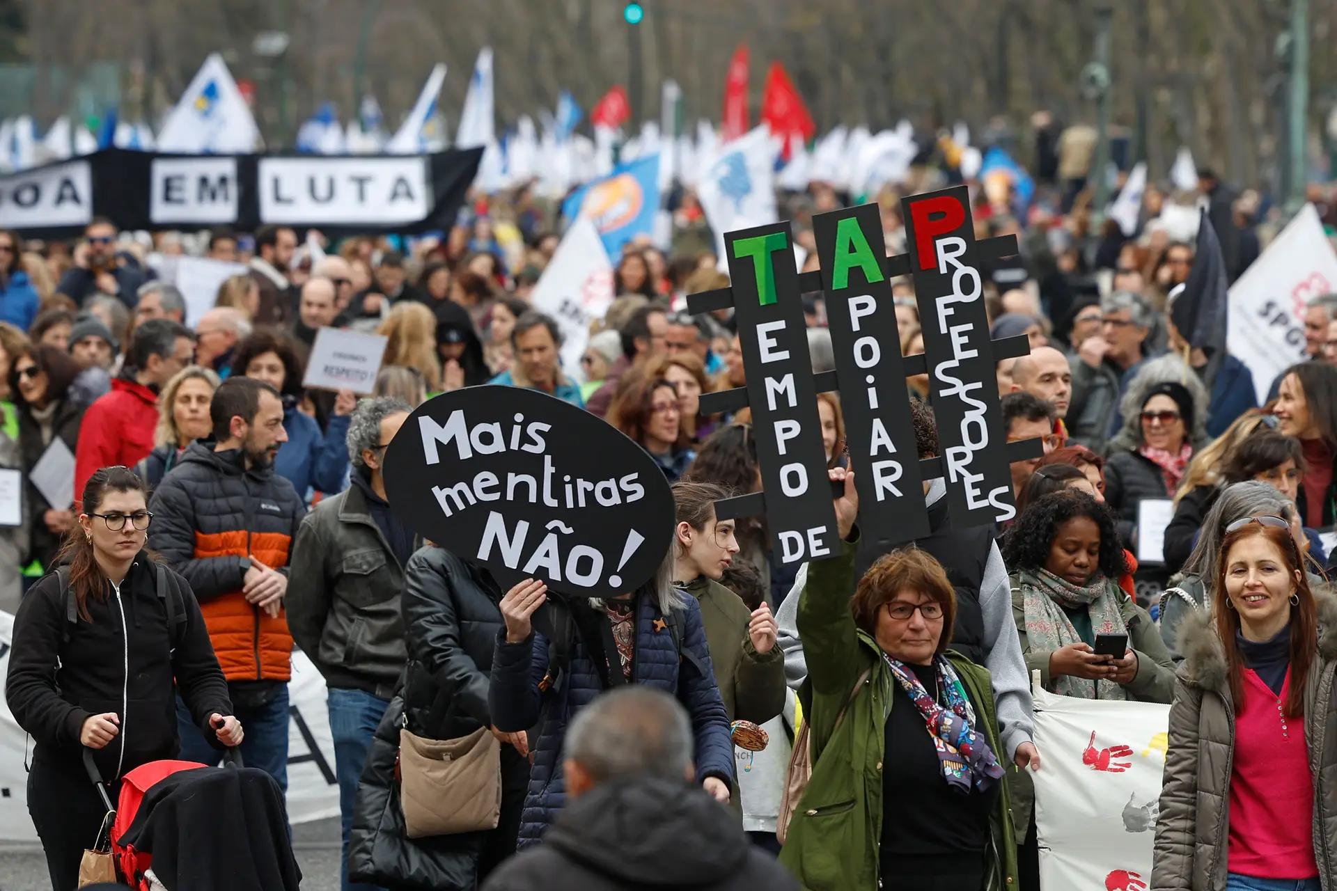 Professores e Ministério retomam negociações