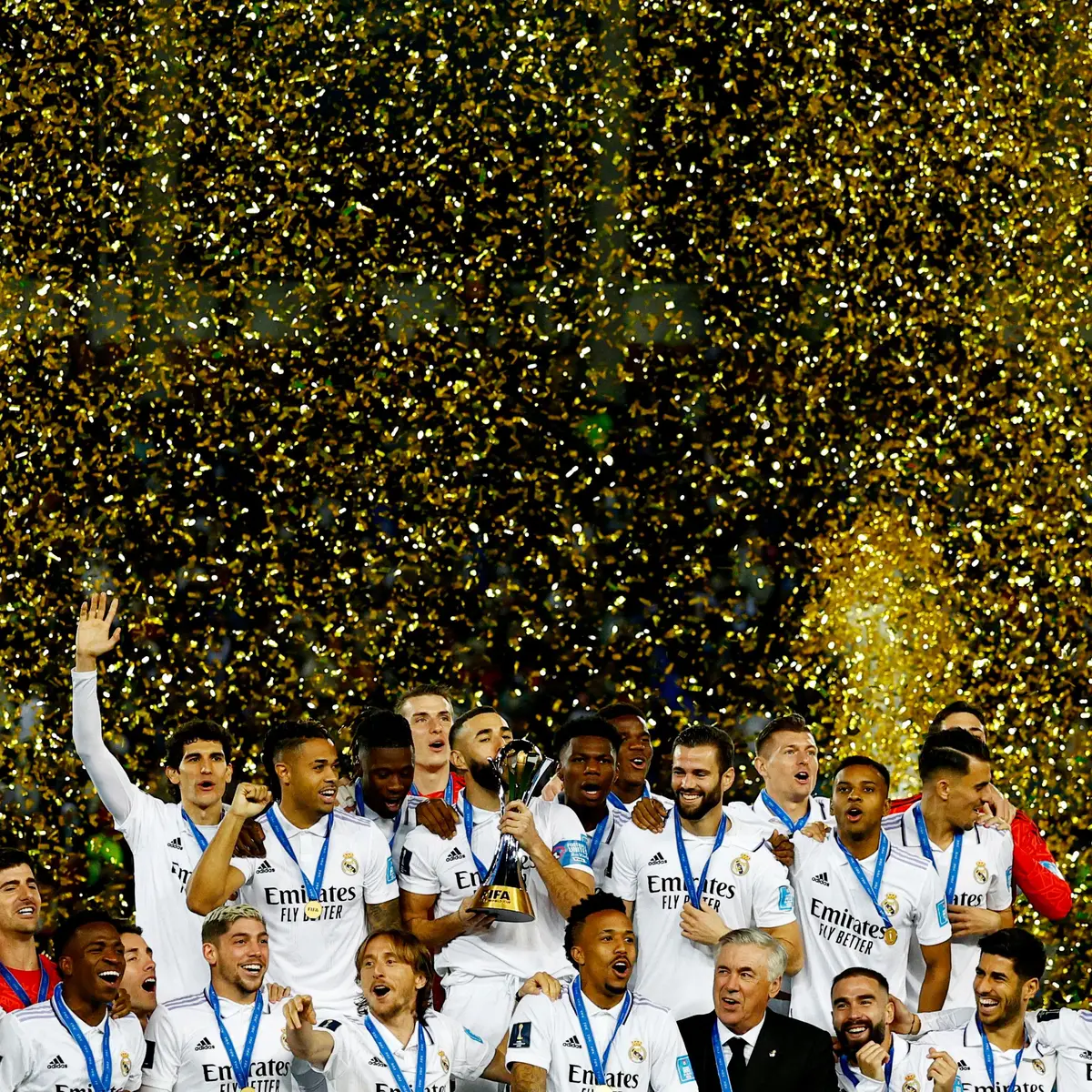 Real Madrid se sagra campeão mundial de clubes em jogo de oito gols