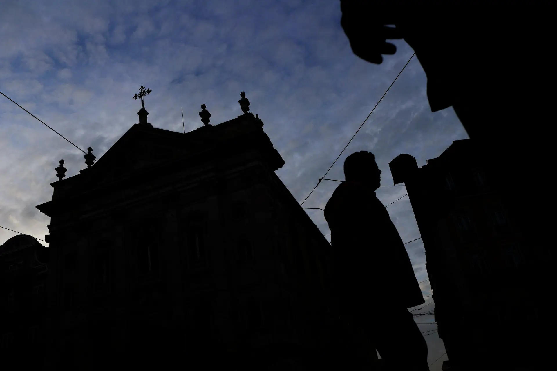 Bispos reúnem-se para analisar relatório sobre abusos sexuais na Igreja