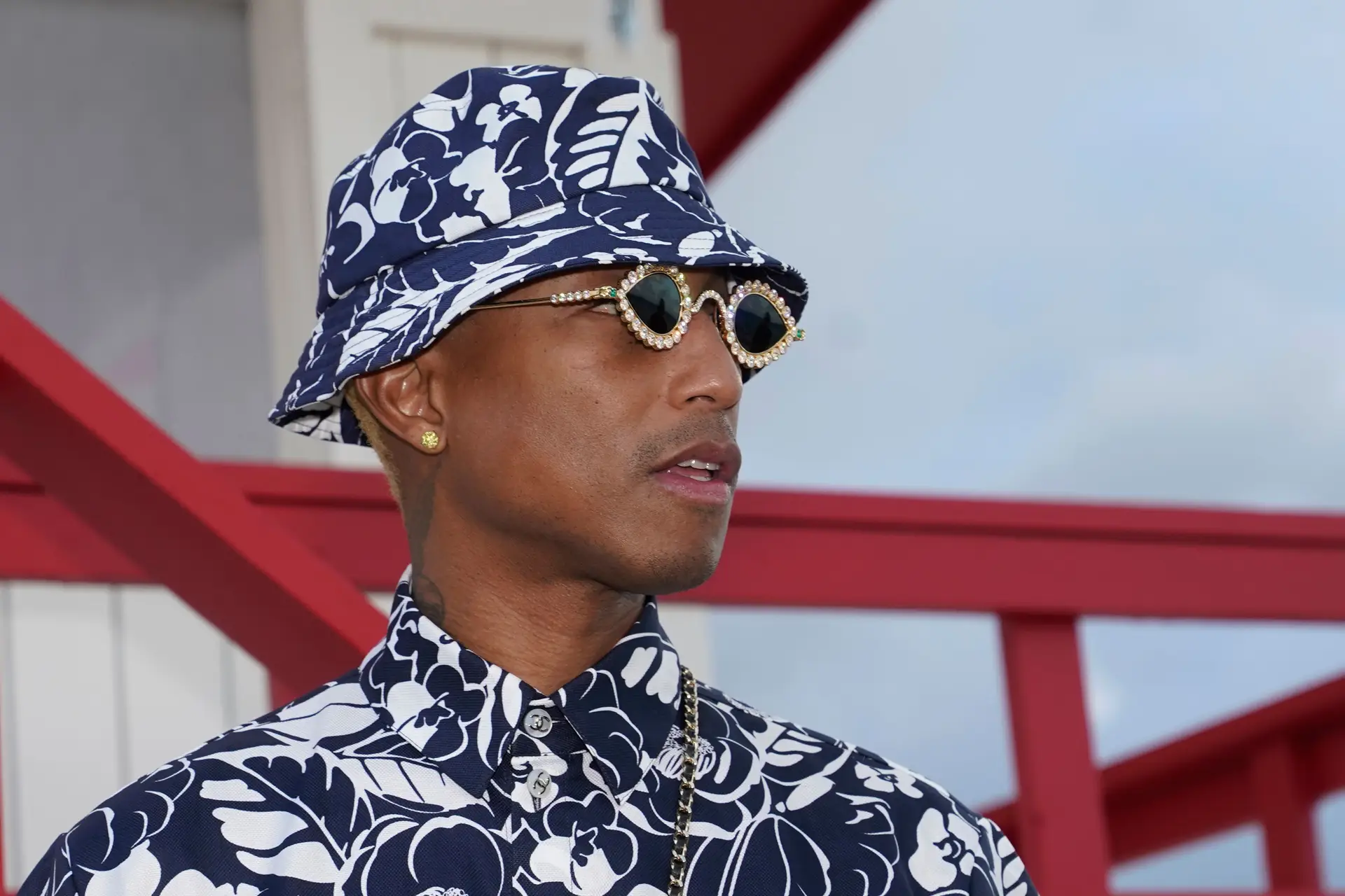 Pharrell Williams apresenta sua primeira coleção para a Louis