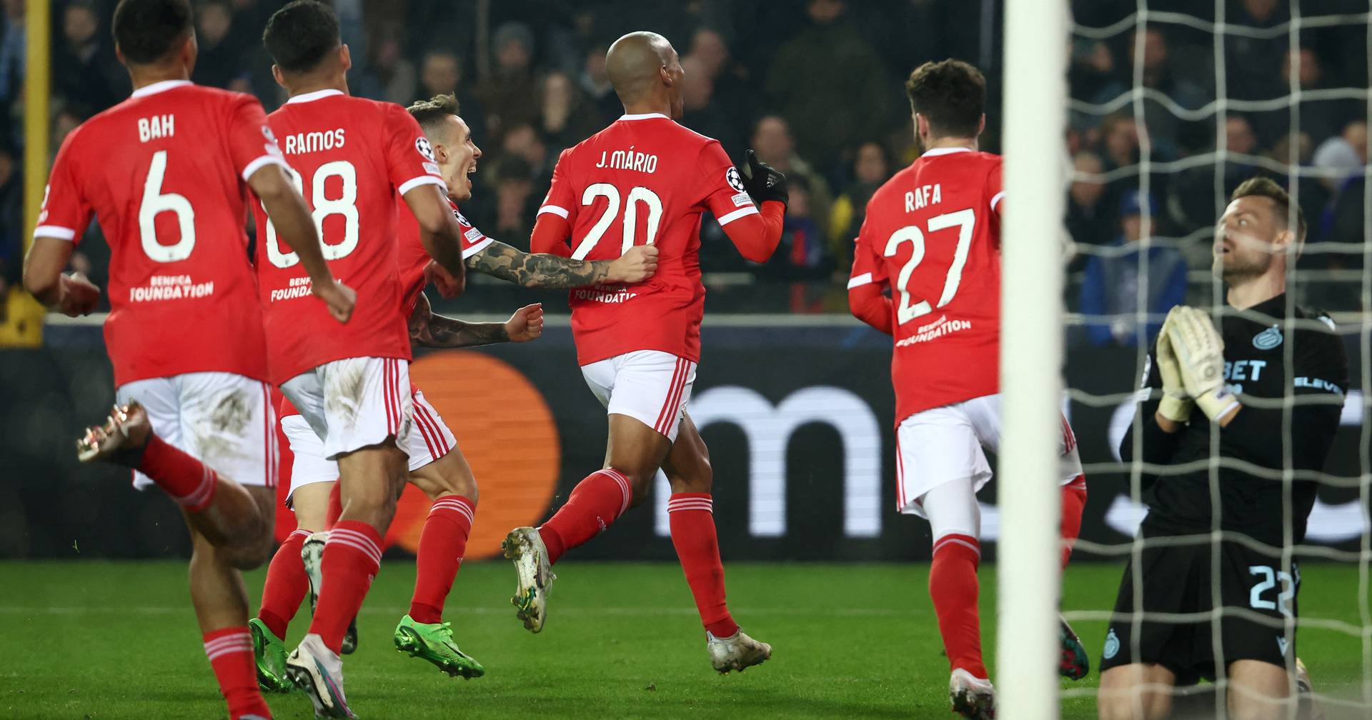 Atenção Benfica: Club Brugge desperdiça vantagem de dois golos em três  minutos - CNN Portugal