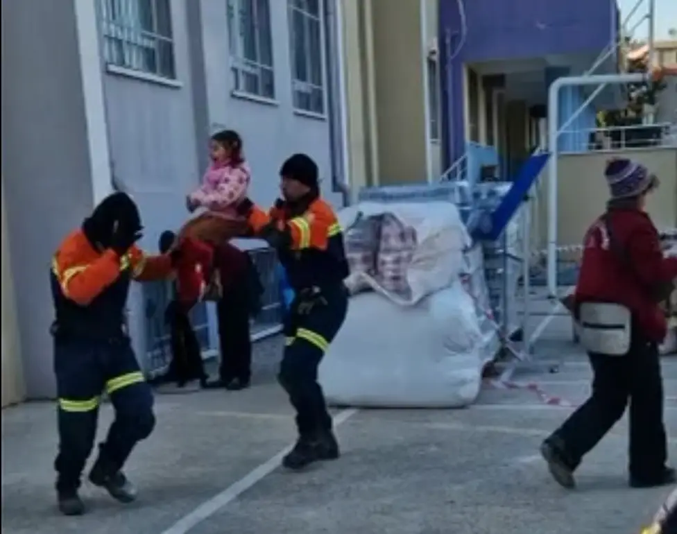 Bombeiros portugueses na Turquia "também resgatam sorrisos"