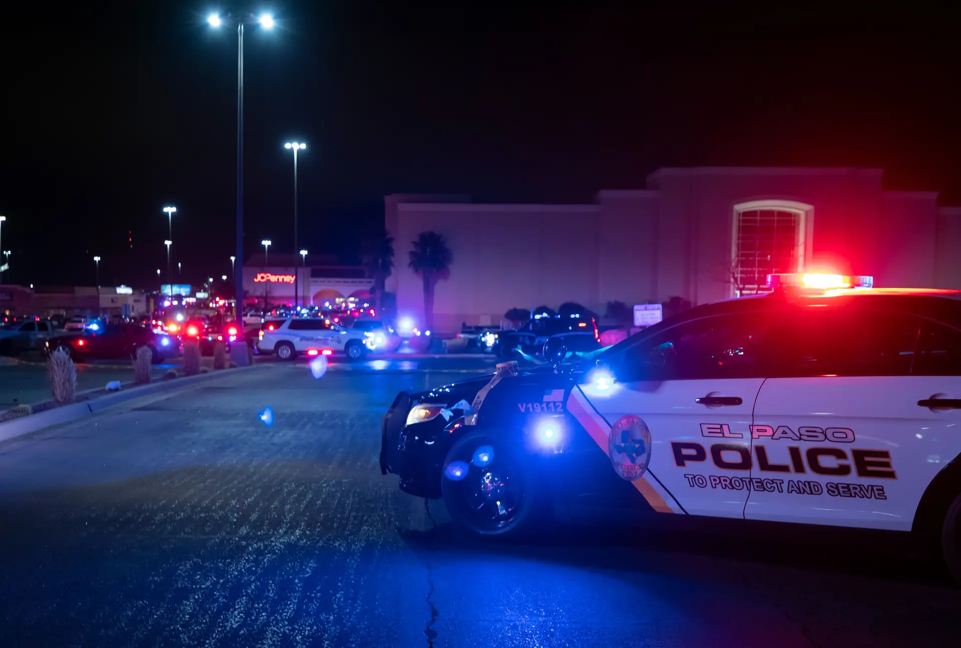 Um morto e três feridos em tiroteio num centro comercial do Texas