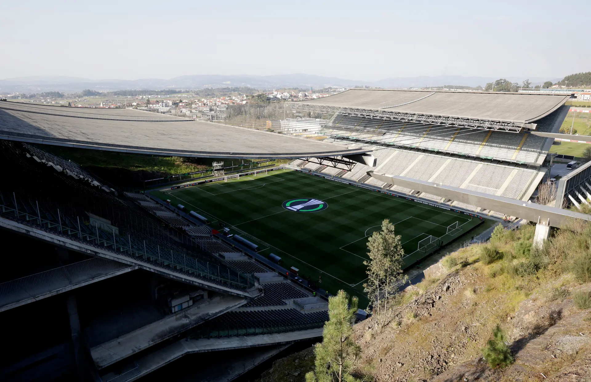 Estádio do Dragão interditado por dois jogos - SIC Notícias