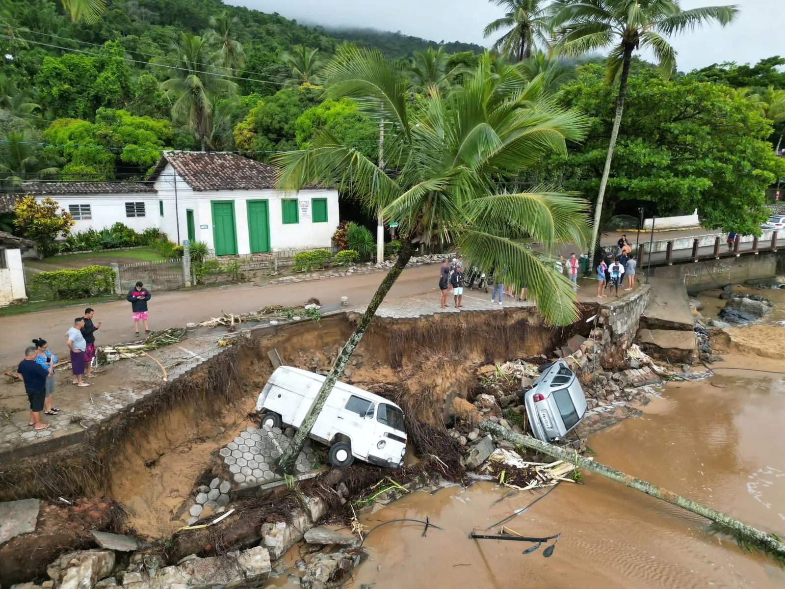 Sobe Para 24 O Número De Mortos No Litoral De São Paulo Devido A Fortes Chuvas Sic Notícias 