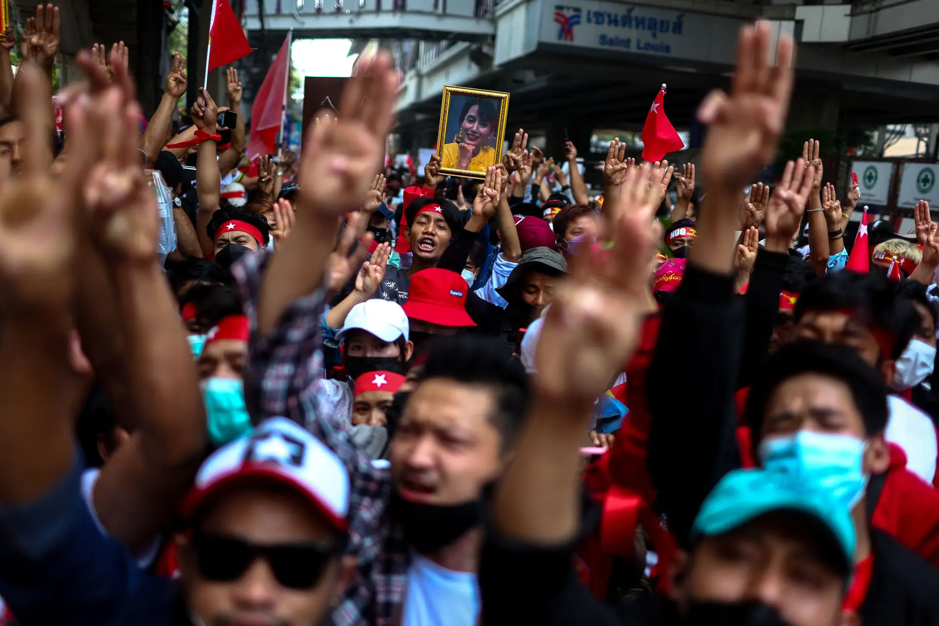 Pelo menos 3.000 civis morreram em Myanmar desde o golpe de Estado em 2021