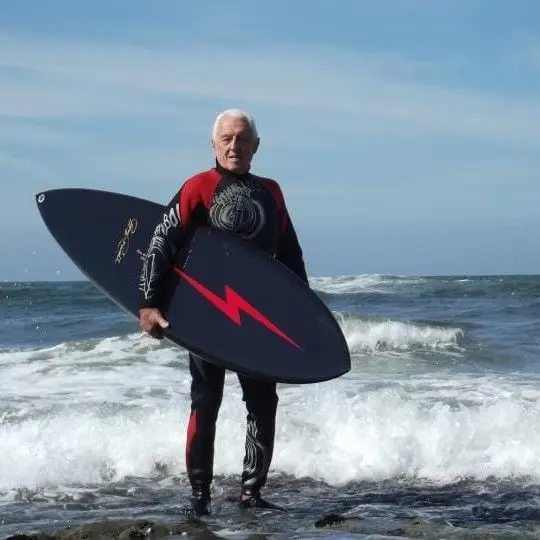 Morreu Pedro Martins de Lima, o "pai" do surf em Portugal