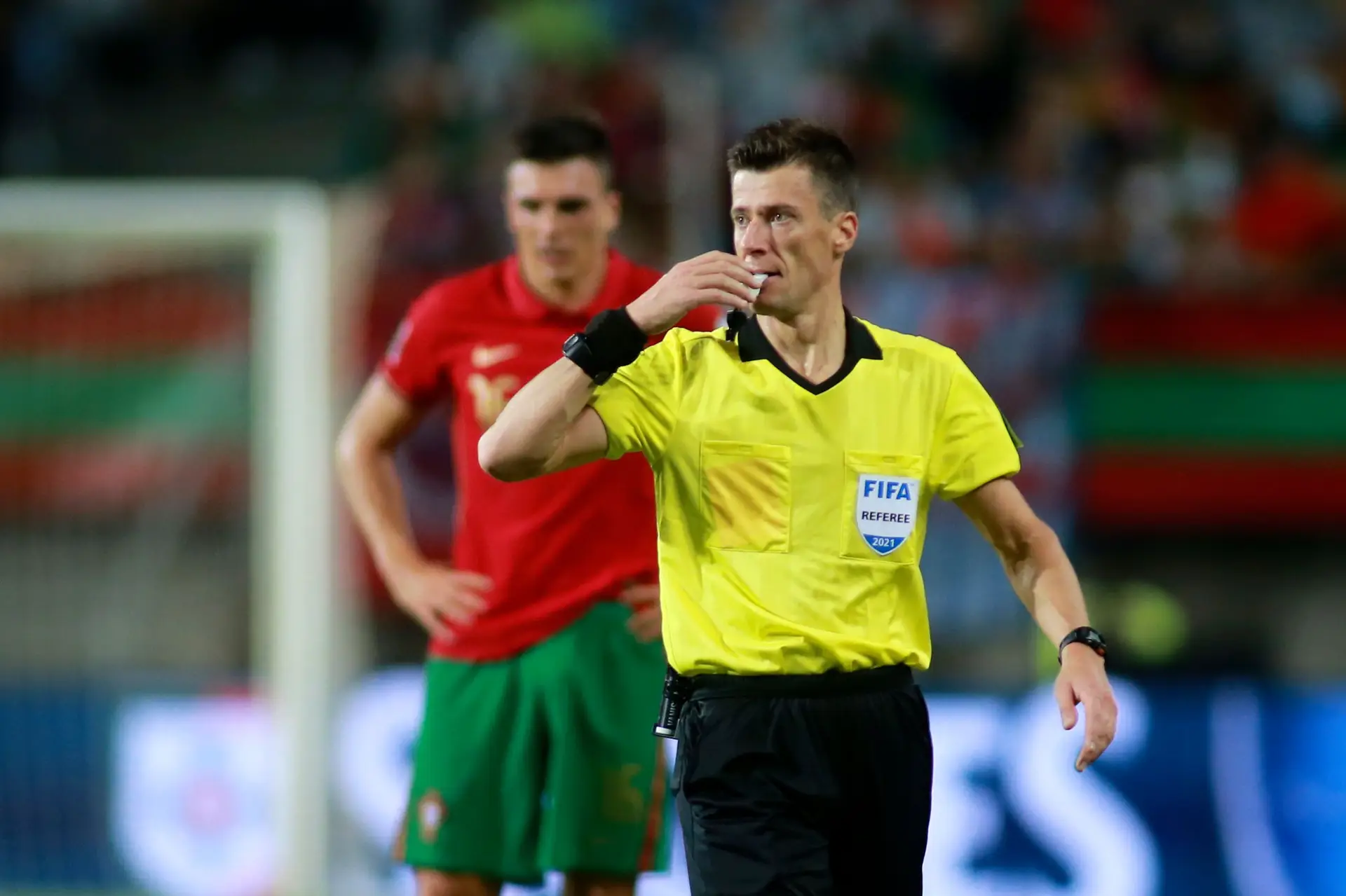 Benoît Bastien arbitra jogo entre Fiorentina e Sporting de Braga