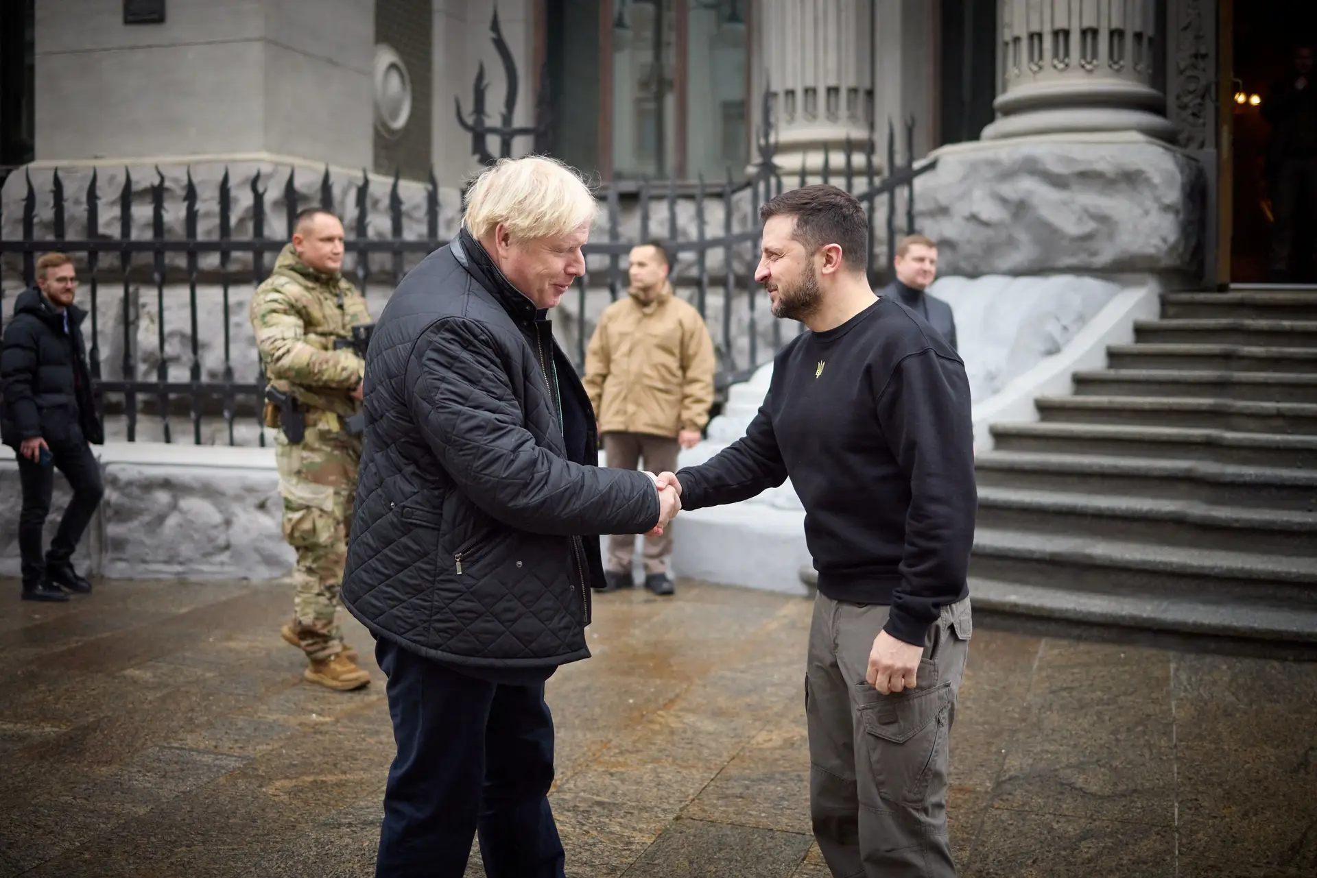Boris Johnson pressiona Rishi Sunak para fornecer caças à Ucrânia