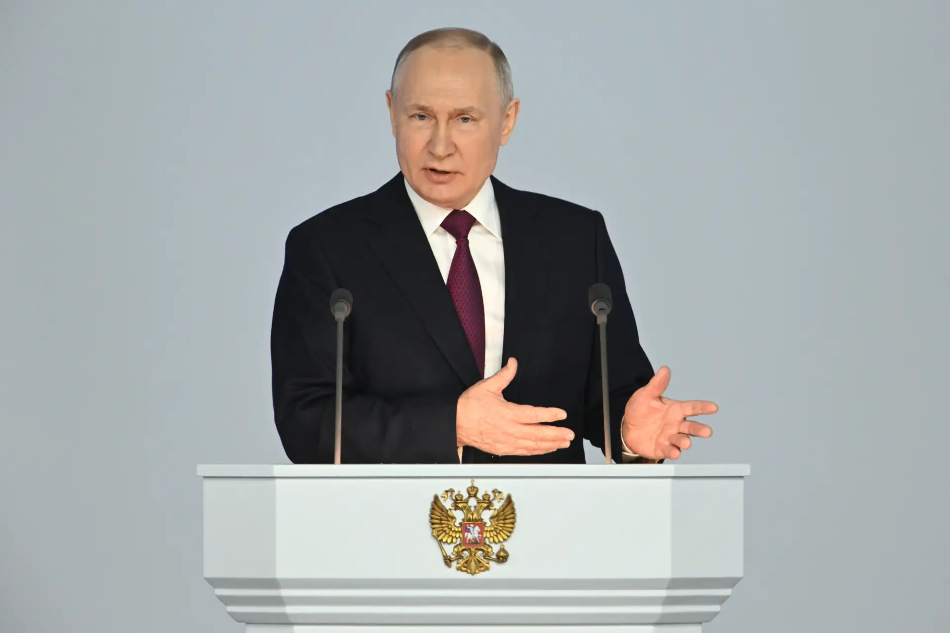 Rússia suspende participação no tratado sobre armas nucleares