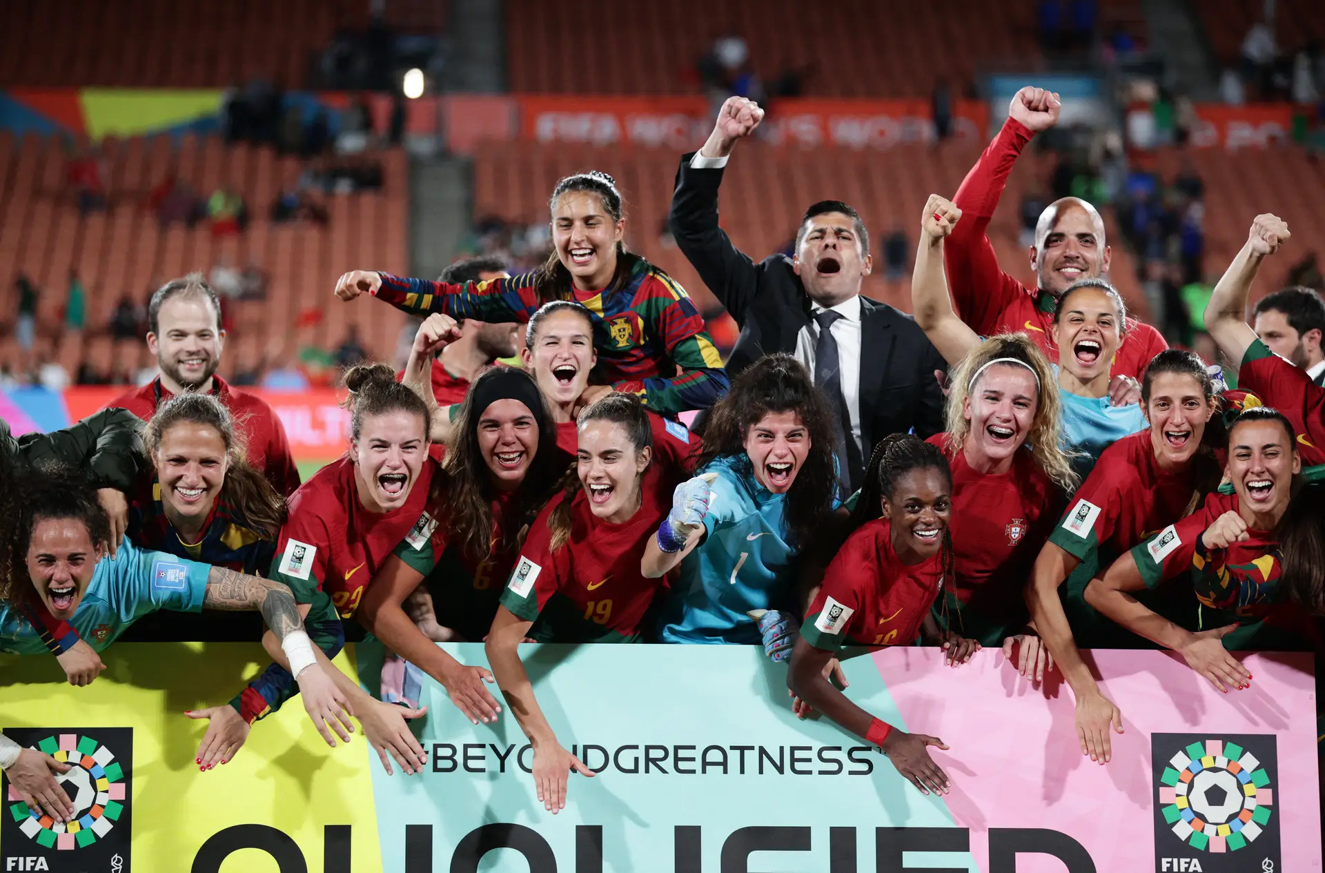 Selecção nacional feminina faz história e vai ao Mundial de futebol, Futebol feminino