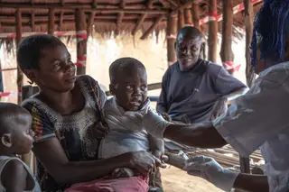 Surtos de sarampo afetam milhares de crianças na República Democrática do Congo