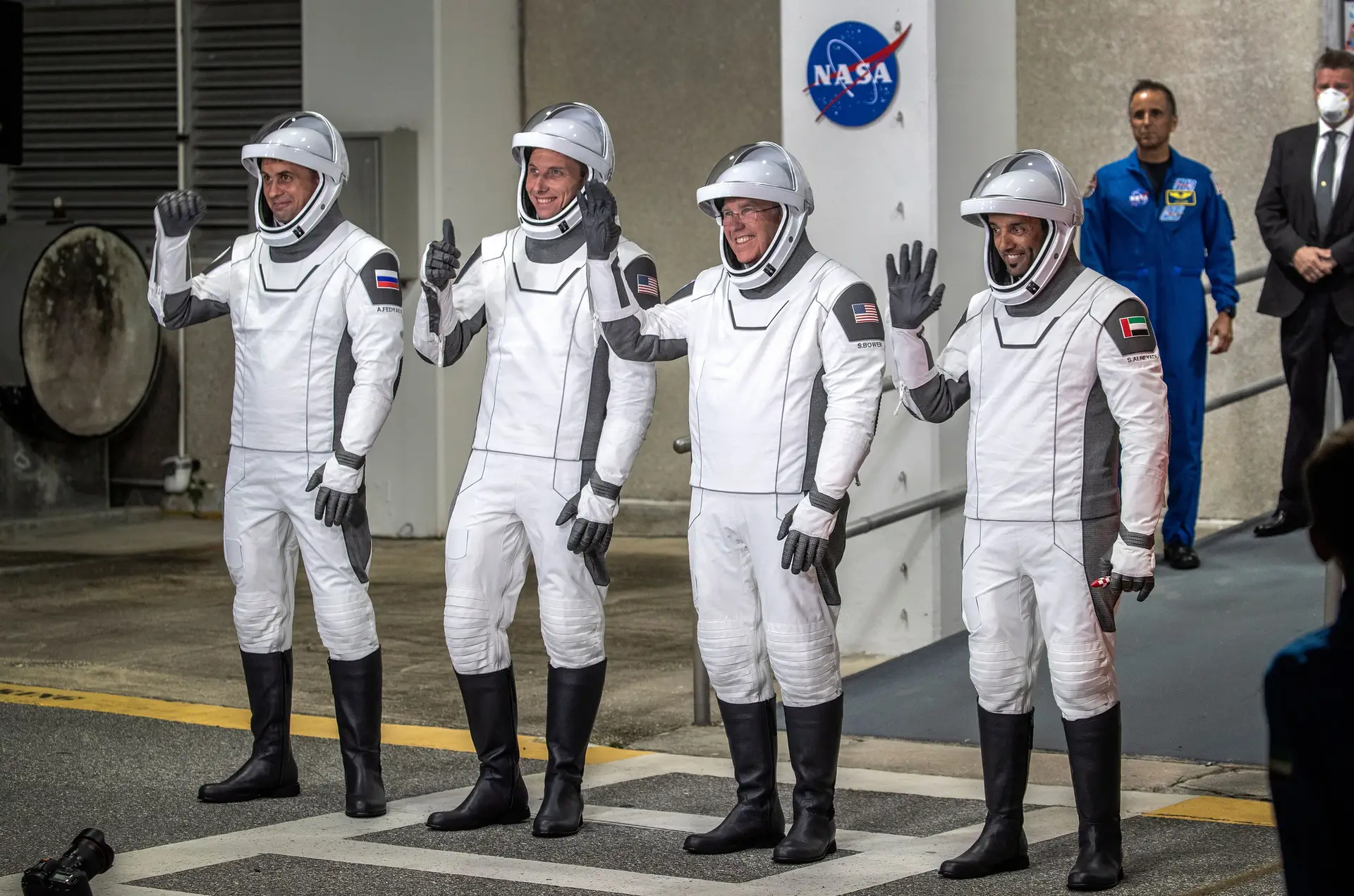 Crew-6: cosmonauta Andrey Fedyaev, astronautas da NASA Warren Hoburg e Stephen Bowen, e dos Emirados Árabes Unidos Sultan Alneyadi.