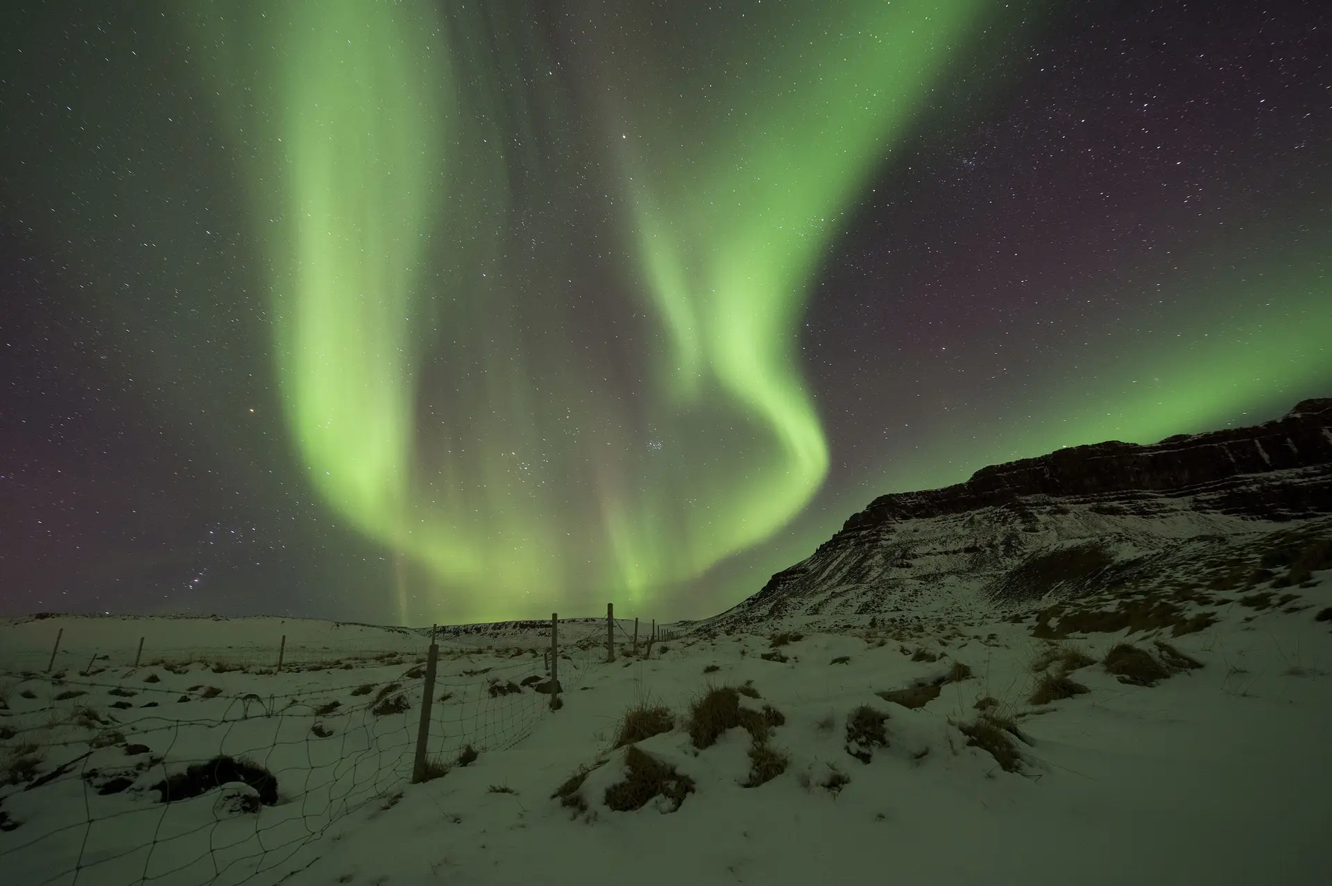 Piloto de avião faz volta completa para mostrar Aurora Boreal aos passageiros