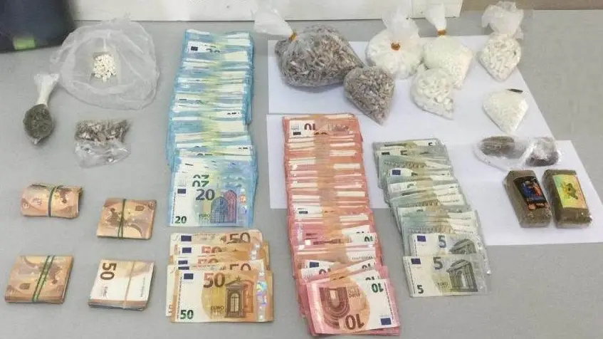 Apreensão de estupefacientes no bairro pasteleira Nova, Porto.