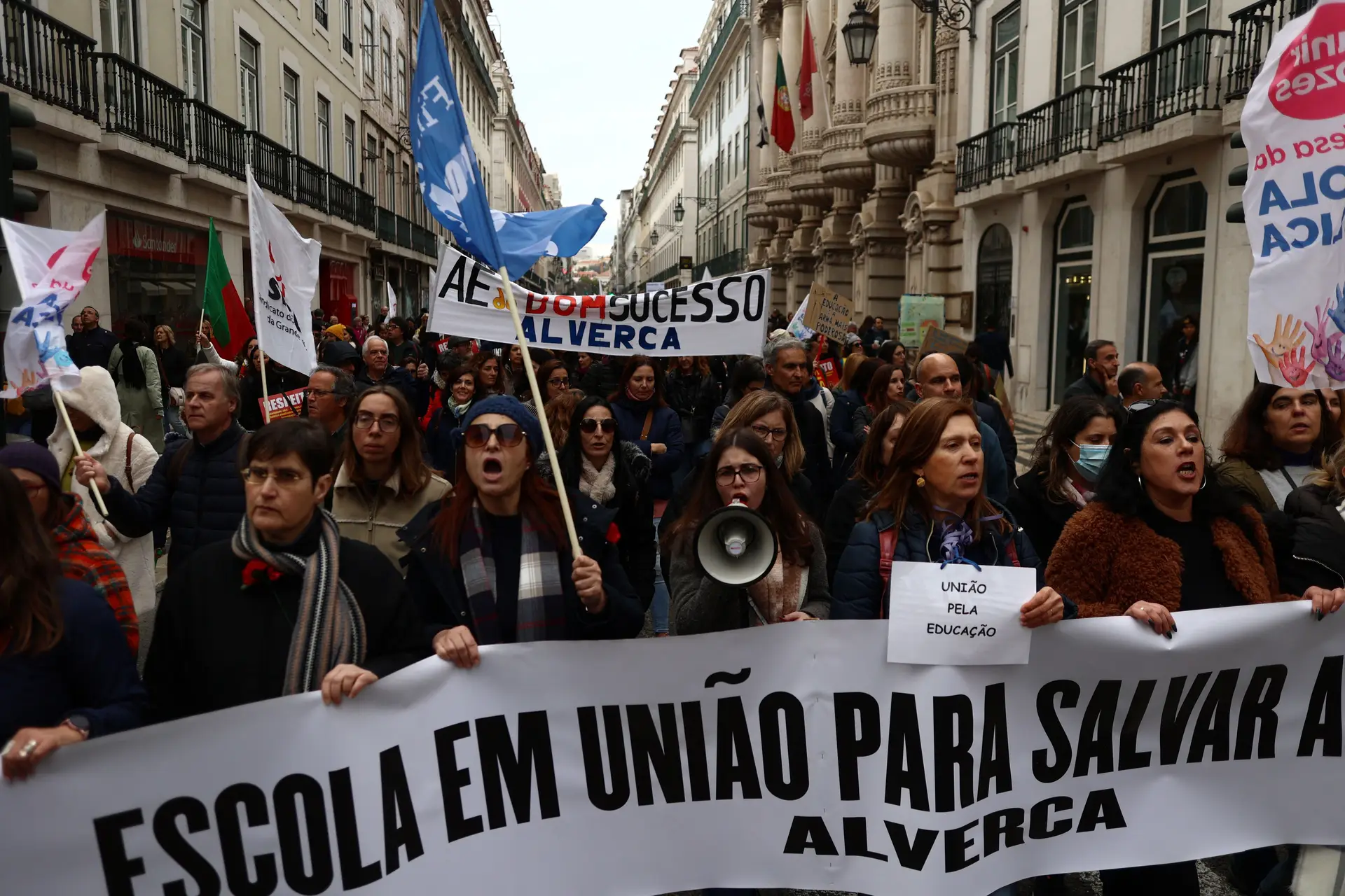 Professores vão pedir à Comissão Europeia que intervenha junto do Governo