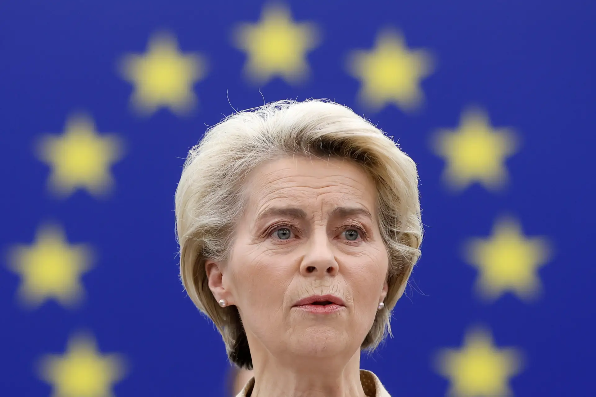 "Dividir e conquistar": Von der Leyen alerta UE para estratégia da China