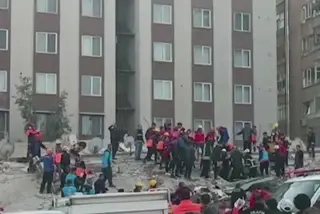 Prédio de seis andares colapsa na Turquia