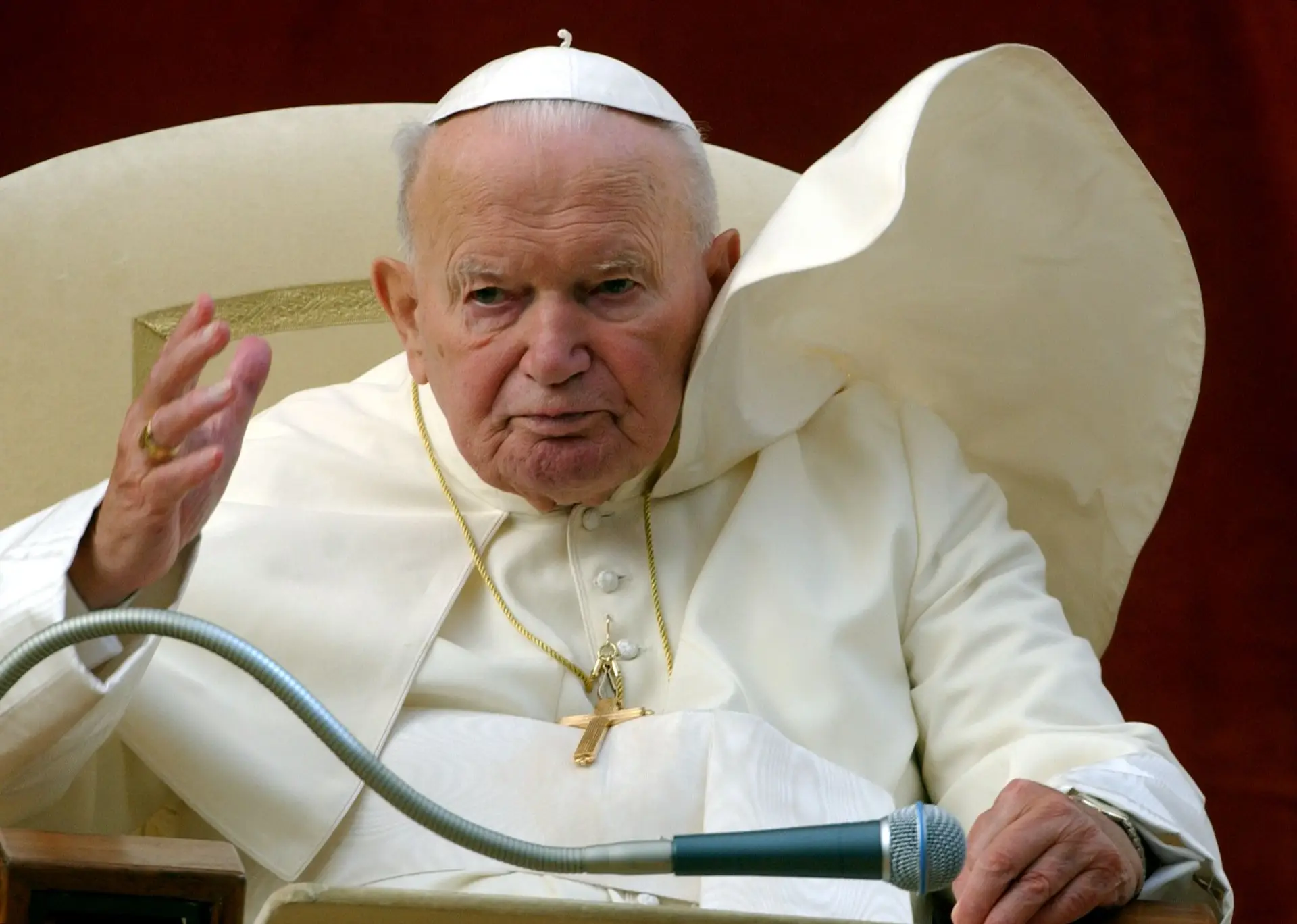 João Paulo II encobriu casos de pedofilia, denuncia televisão polaca