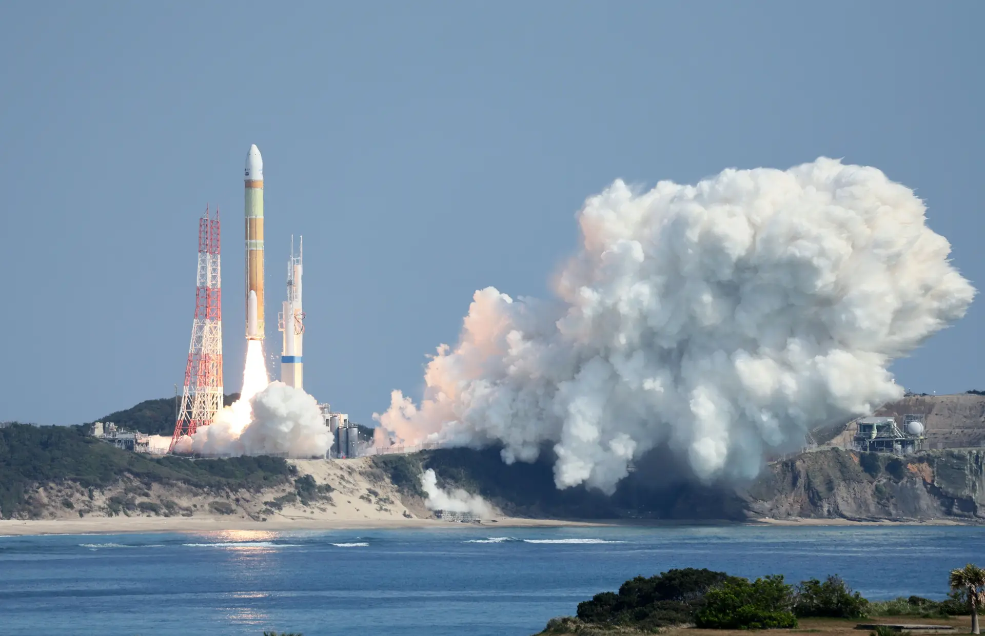 Agência espacial japonesa dá ordem de autodestruição ao novo foguetão H3