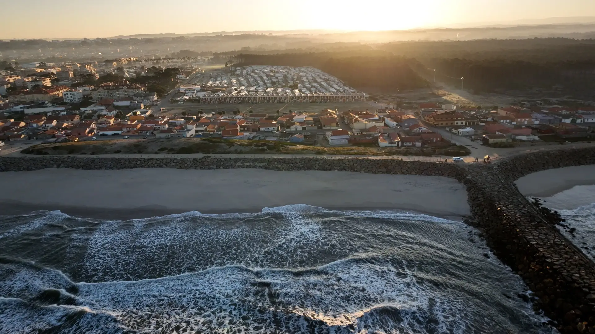 Muro com Pedra Portuguesa: 8 razões para apostar nesse tipo de