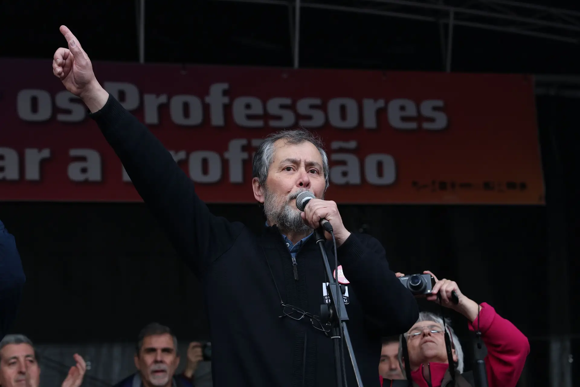 Sindicatos da Educação anunciam greves aos exames e às avaliações finais