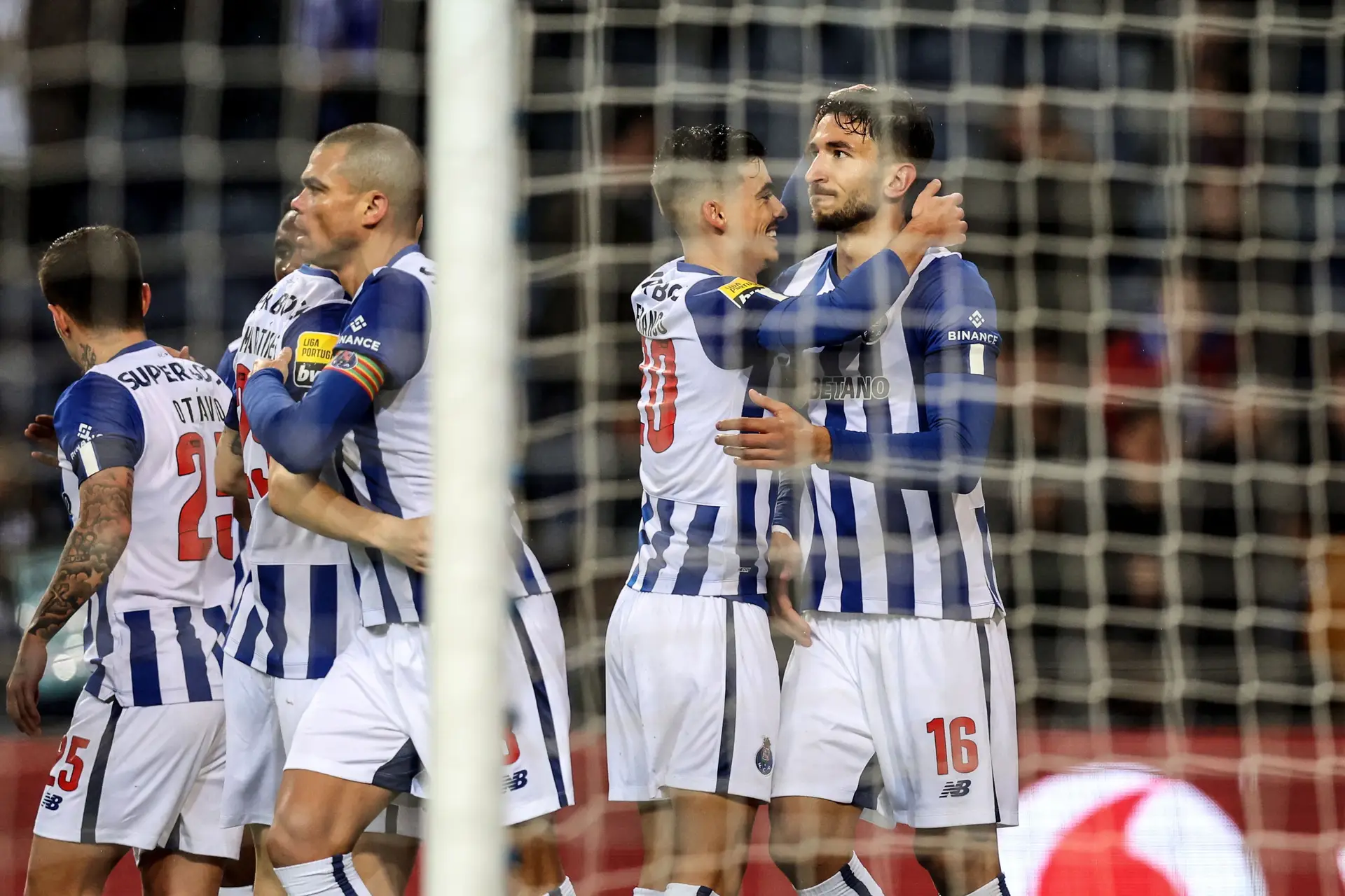 FC Porto bate Estoril Praia em casa