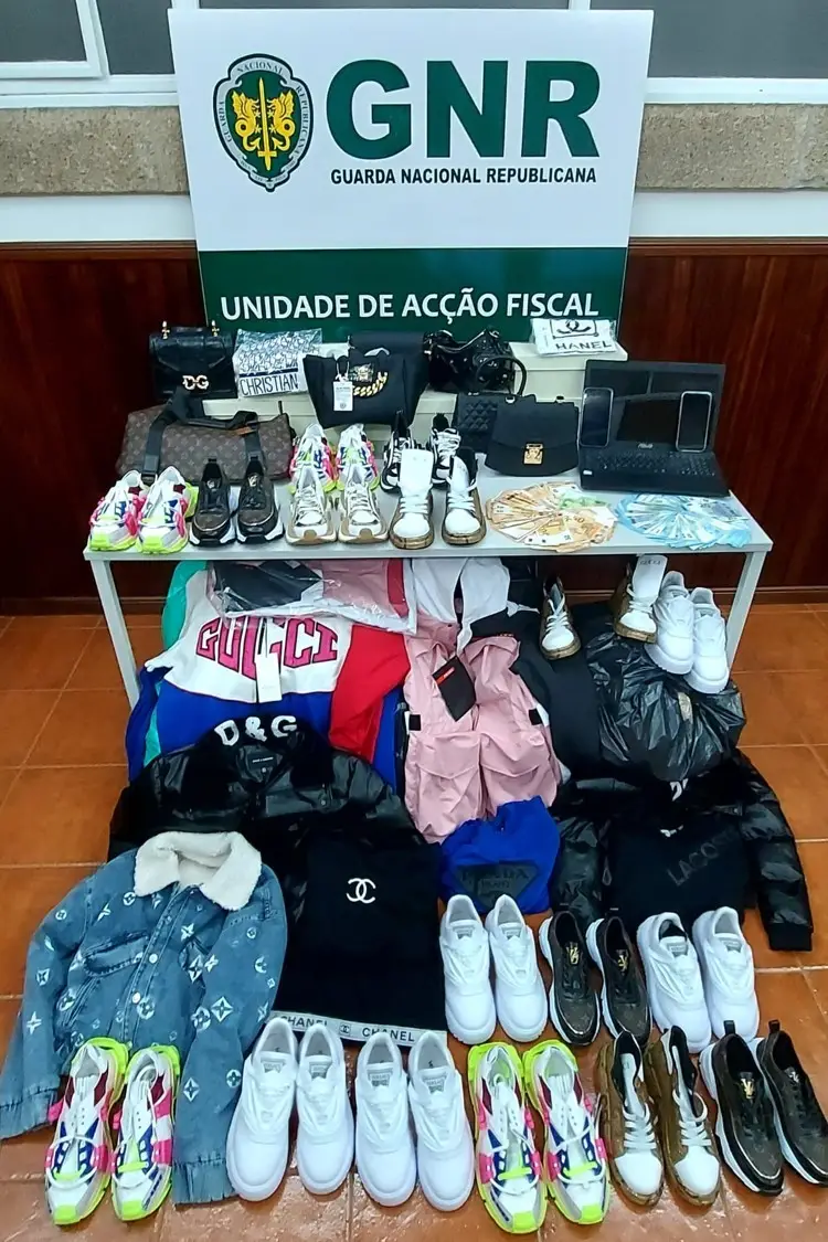 Três detidos por venda de bens contrafeitos pelas redes sociais