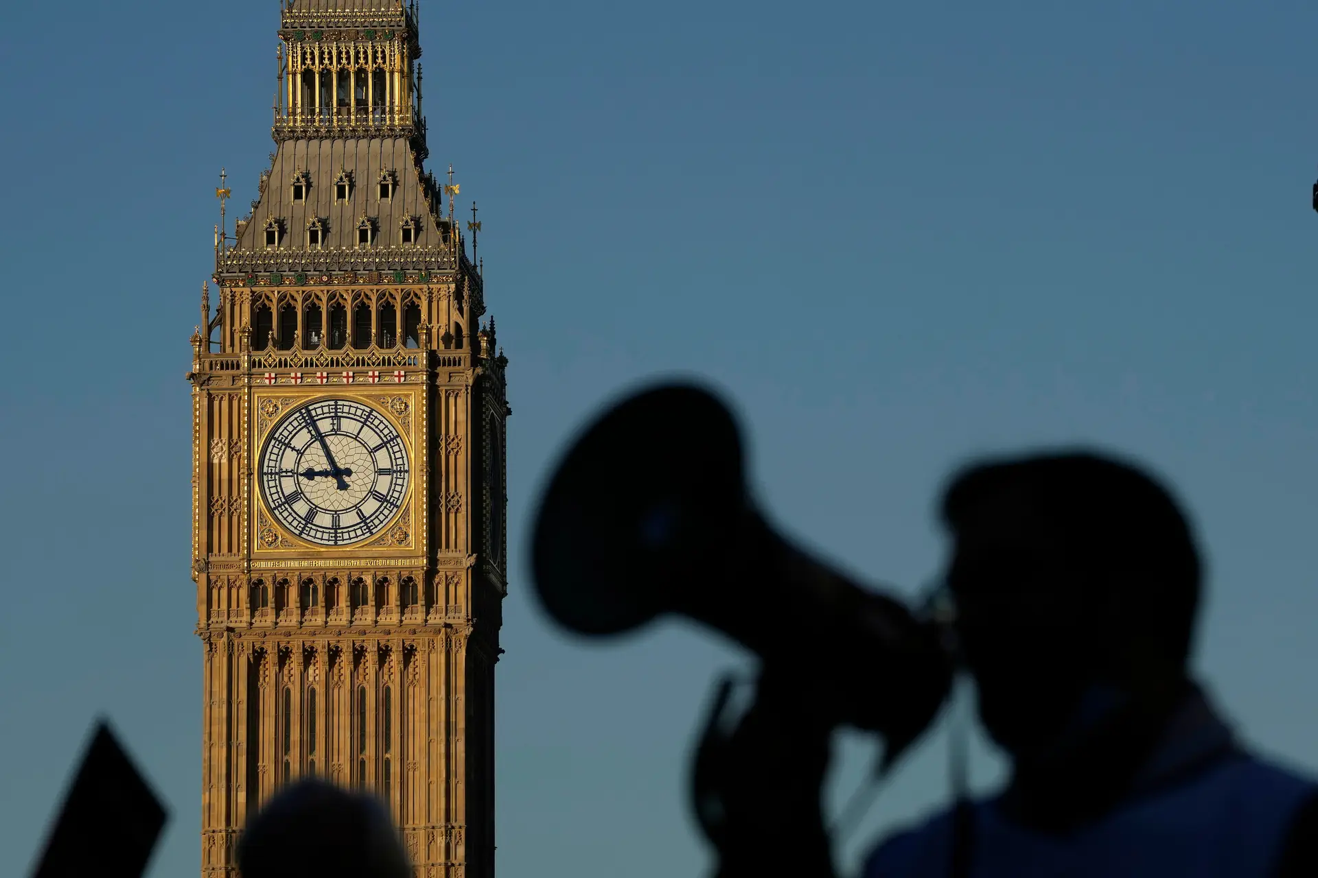 Protesto em Londres: milhares em apoio aos trabalhadores do setor da saúde