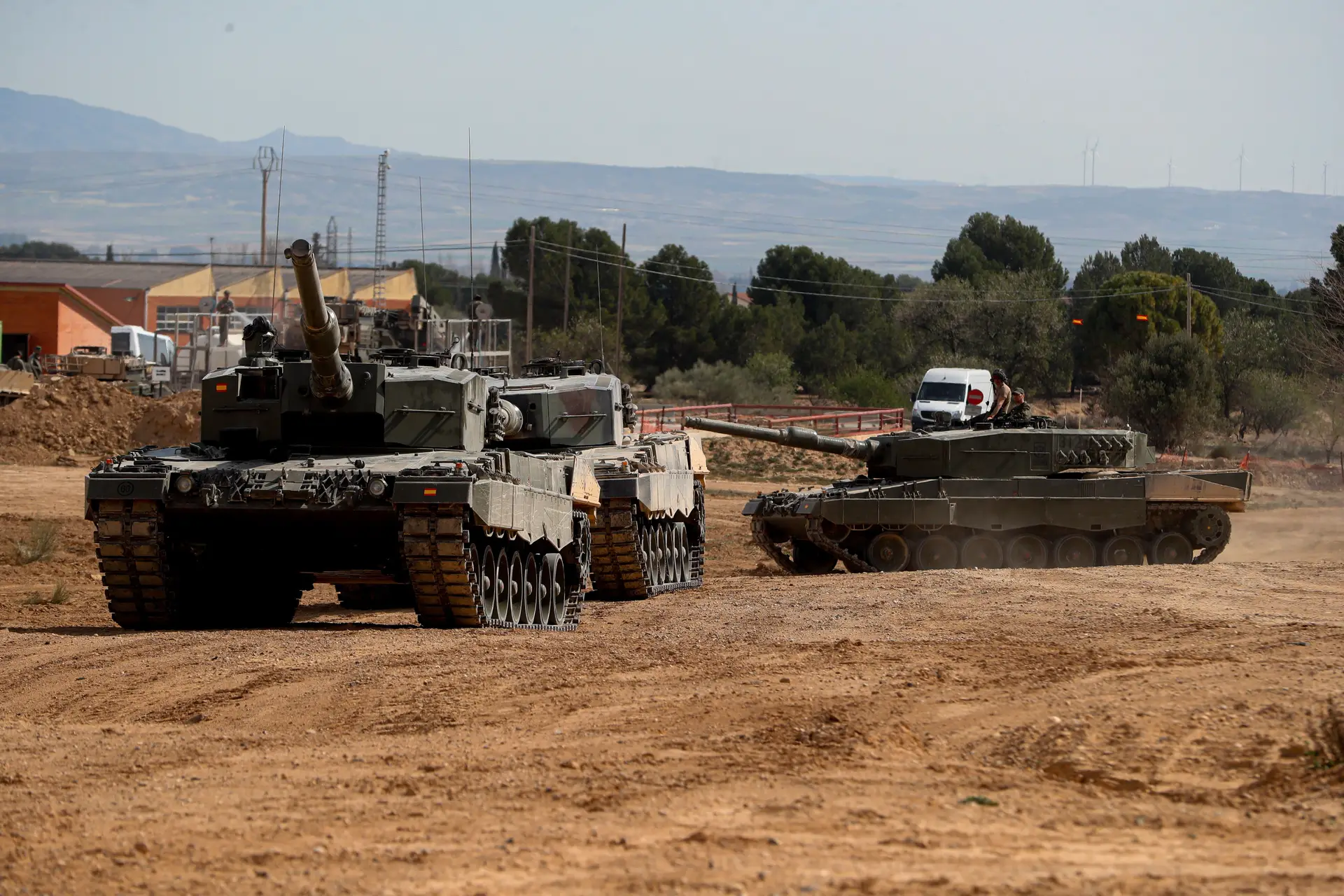 Espanha termina formação de 55 ucranianos em tanques Leopard