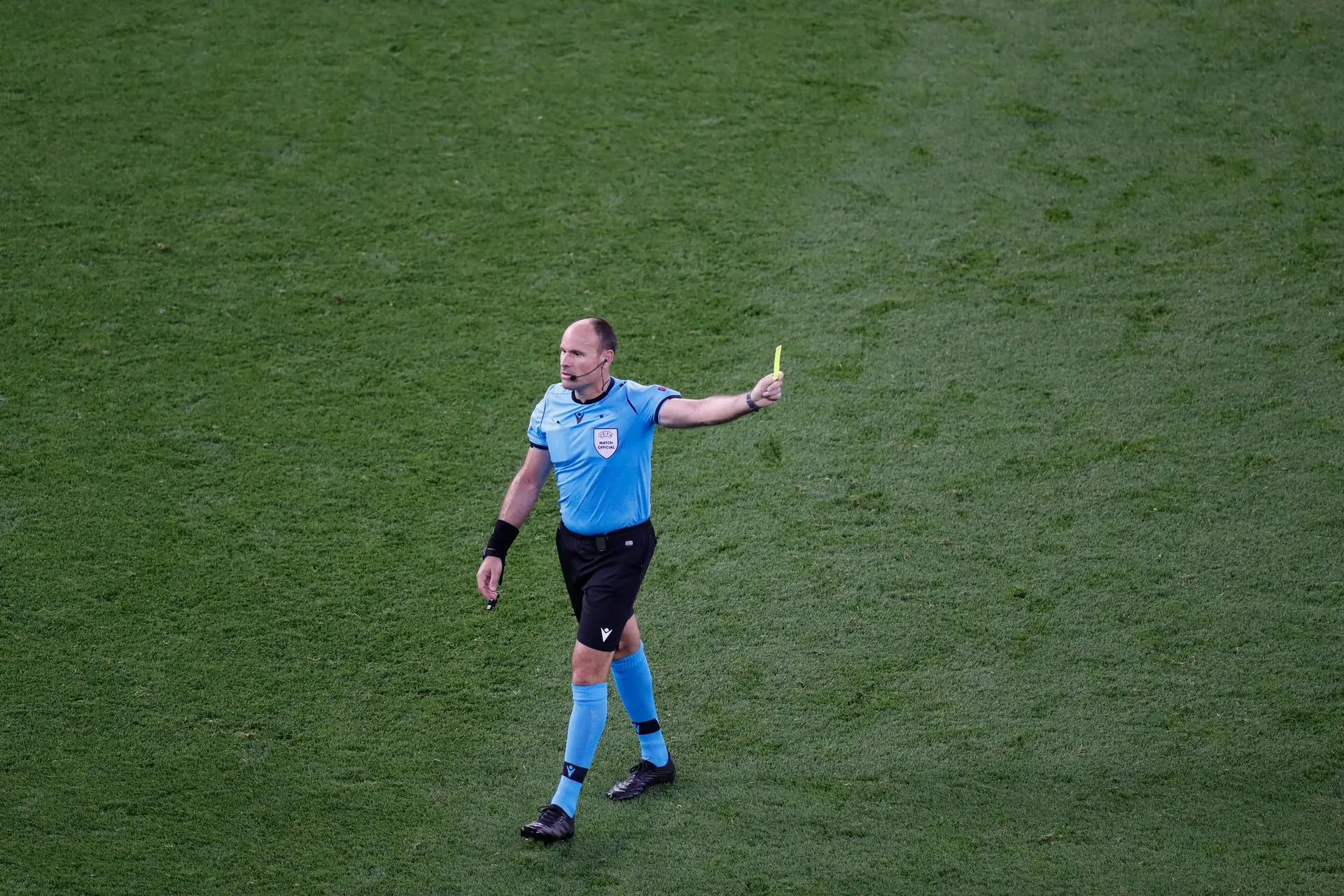 Mateu Lahoz destacado para arbitrar encontro entre Sporting e Arsenal