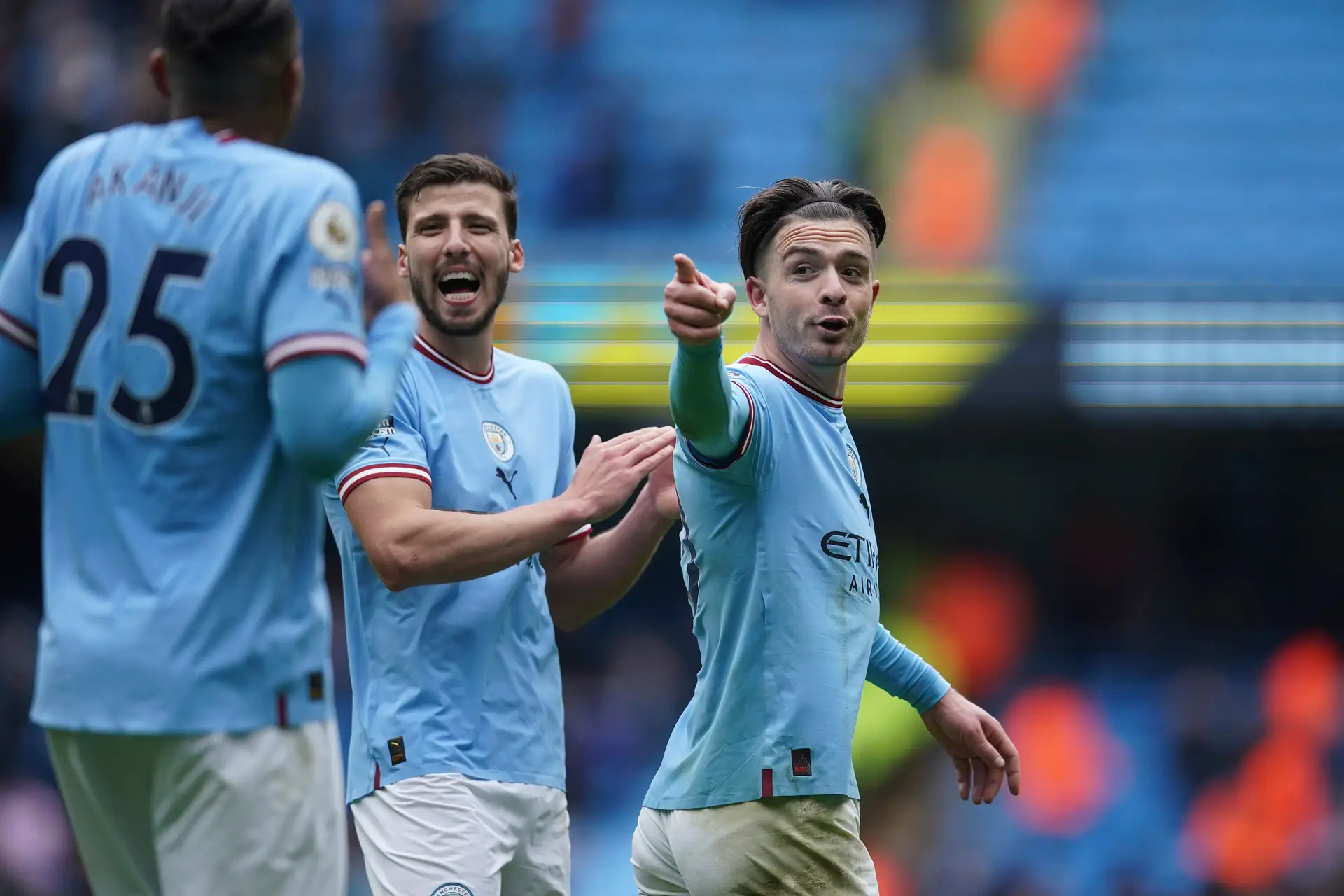 Rúben Dias e Jack Grealish celebram no final do jogo da Premier League entre o Manchester City e o Newcastle.
