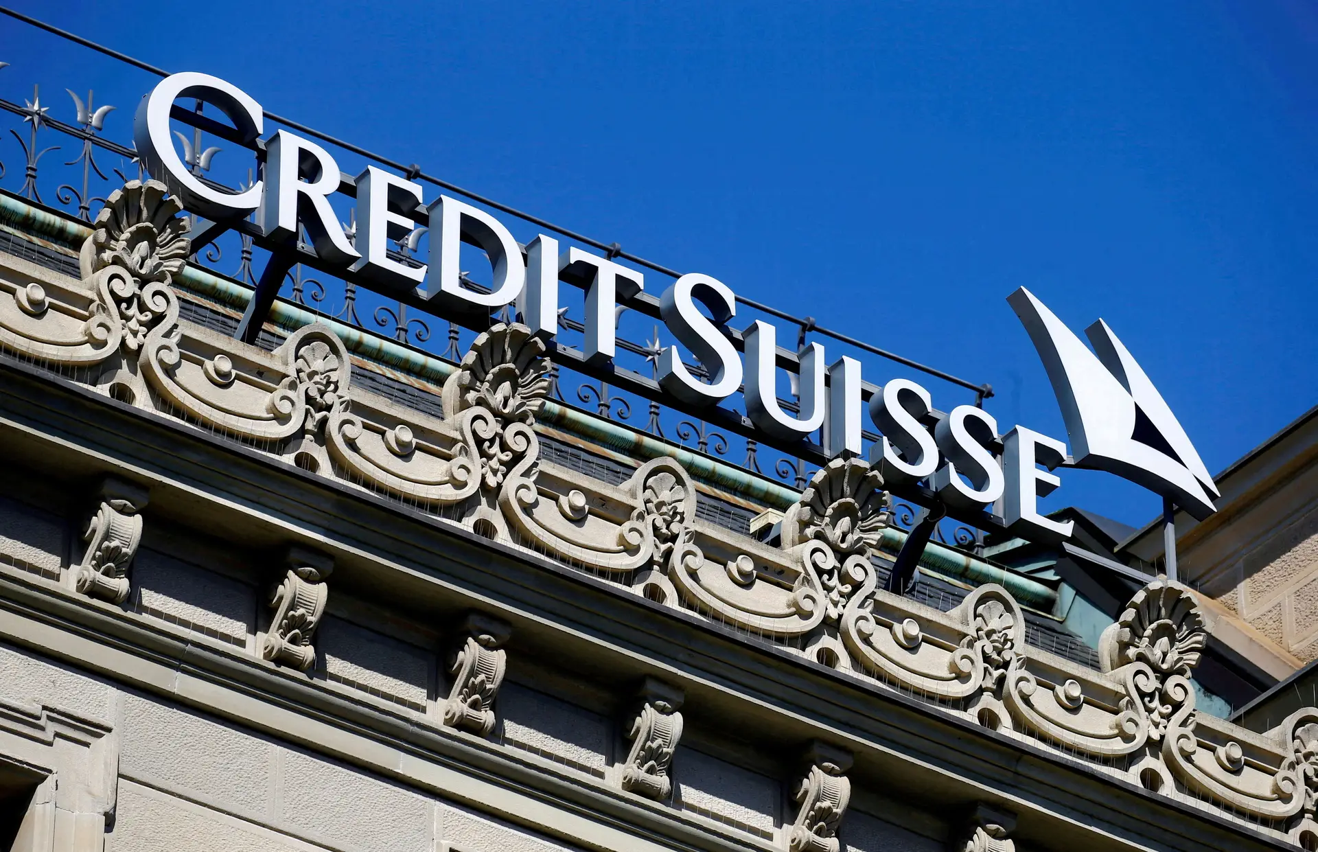UBS oferece 1.000 milhões de dólares pelo Credit Suisse