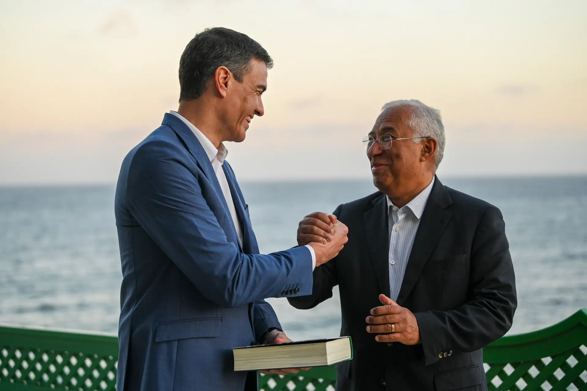 Pedro Sánchez e António Costa juntos em Lanzarote.