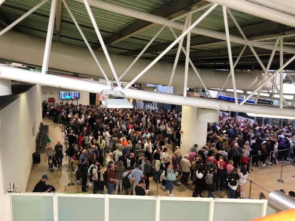 Aeroporto de Faro durante a manhã de 17 de março de 2023, dia de greve dos inspetores do SEF.