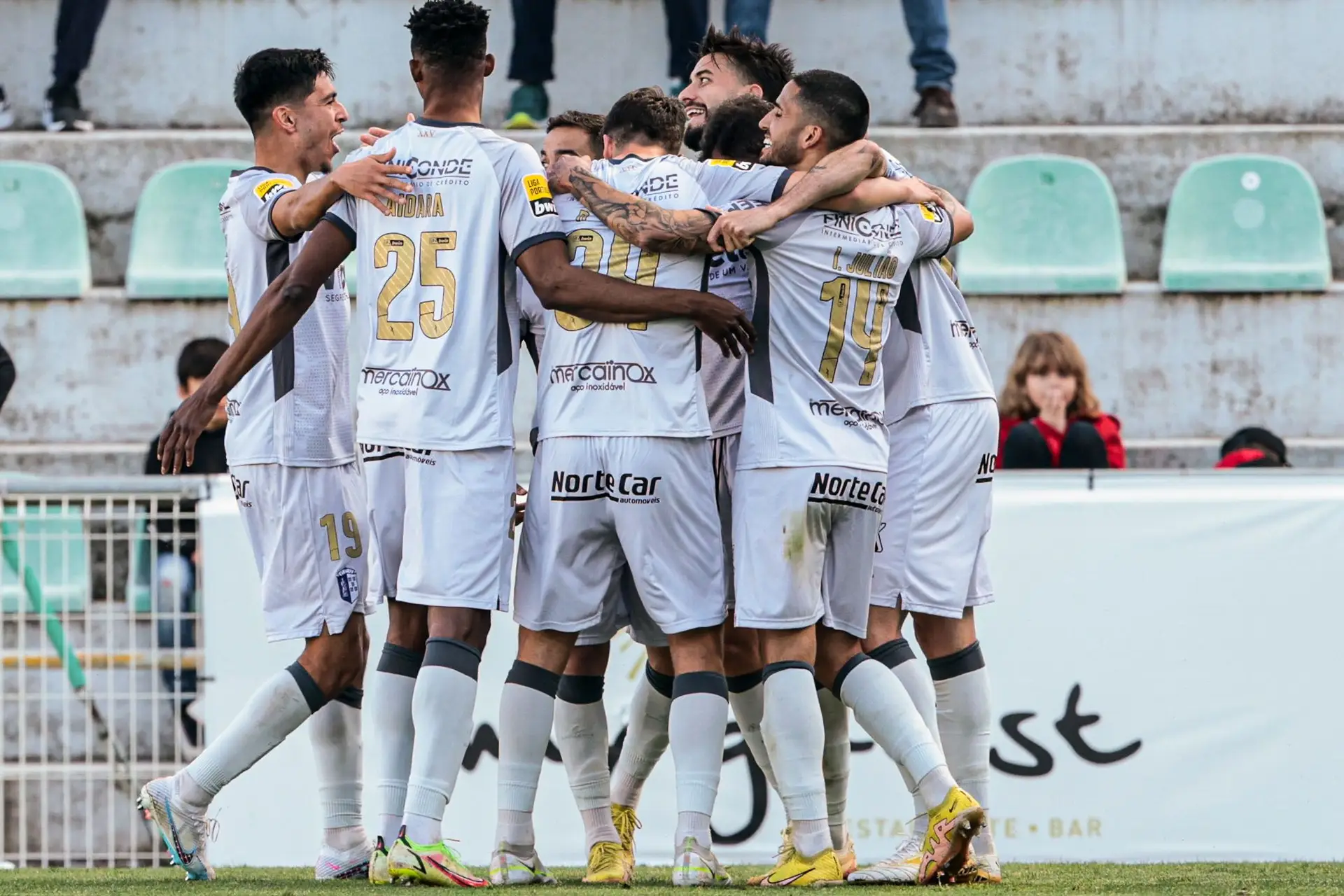 Vizela vence Portimonense nos descontos