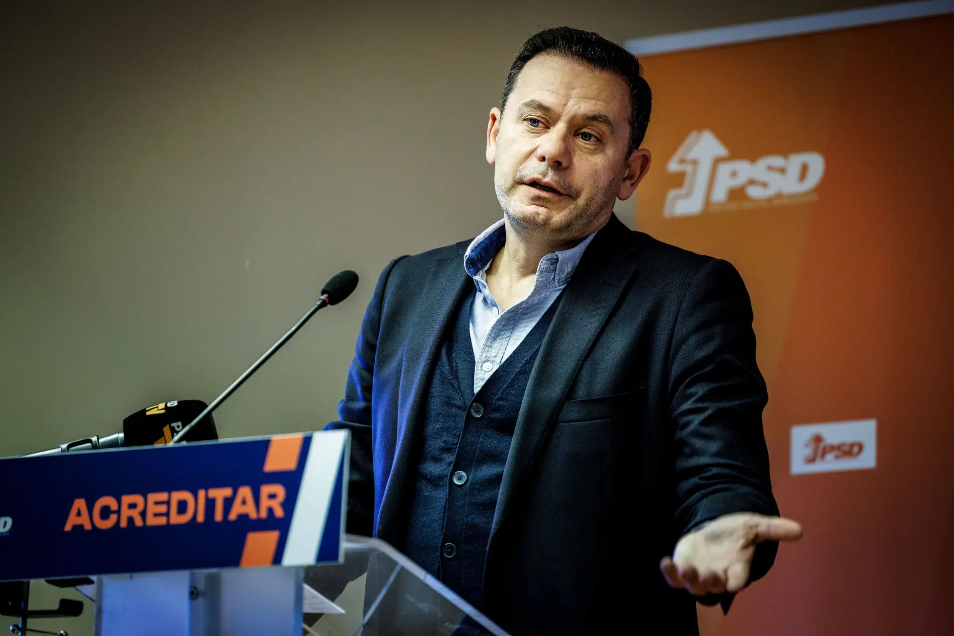 Montenegro faz apelo a Costa: "Tome em mãos assunto dos professores"