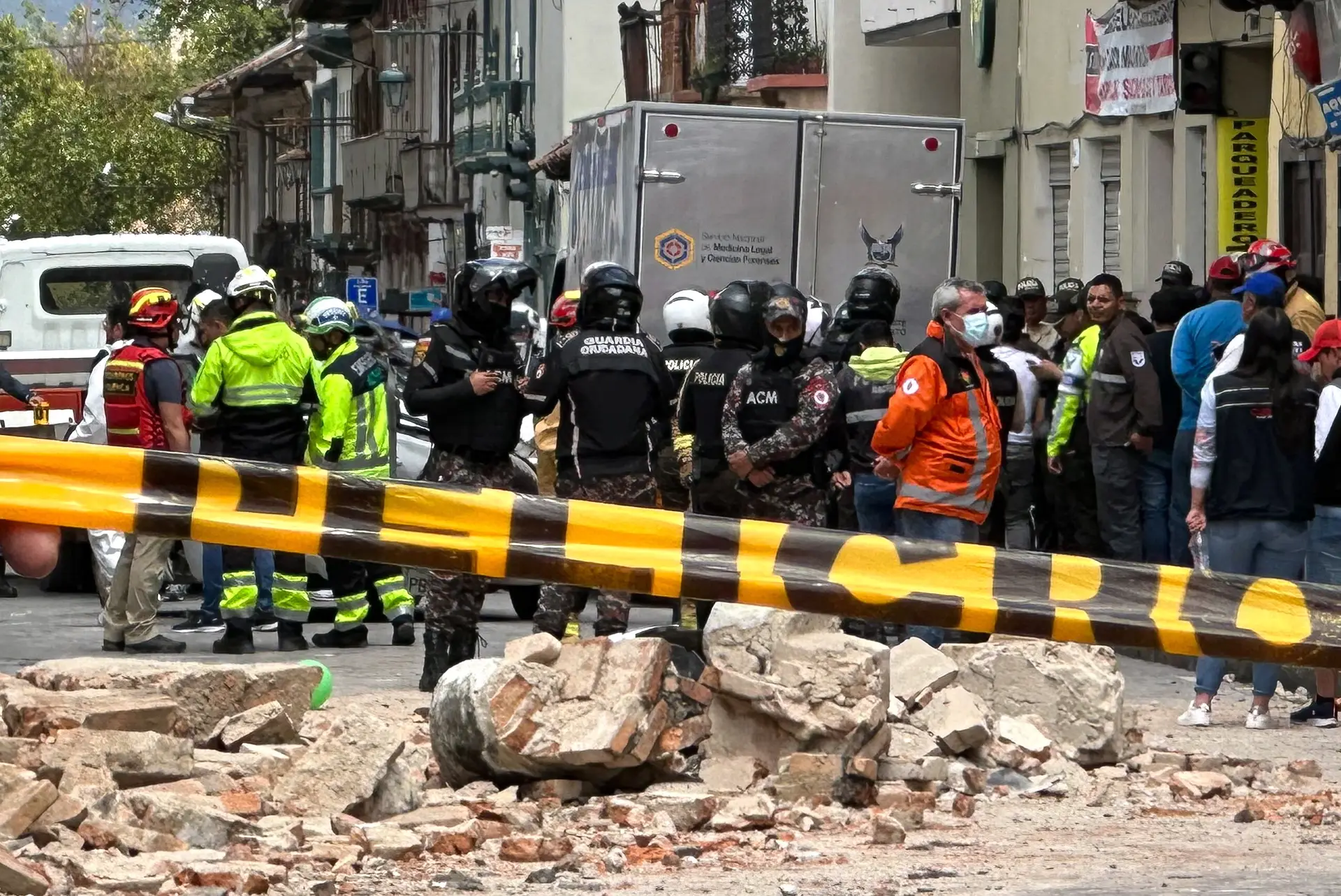 Pelo menos 15 mortos e 300 feridos após sismo no Equador e Peru