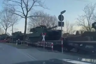 Tanque alemão a caminho da Ucrânia com inscrição nazi?