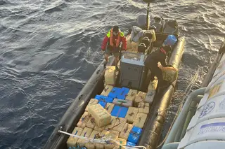 Autoridades apreendem barco com três toneladas de haxixe perto do Algarve