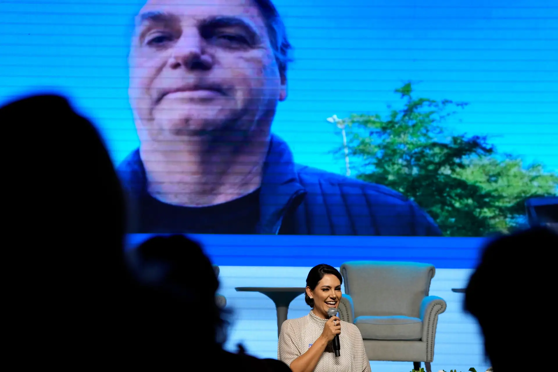 Bolsonaro em lágrimas na cerimónia que oficializou papel político da mulher