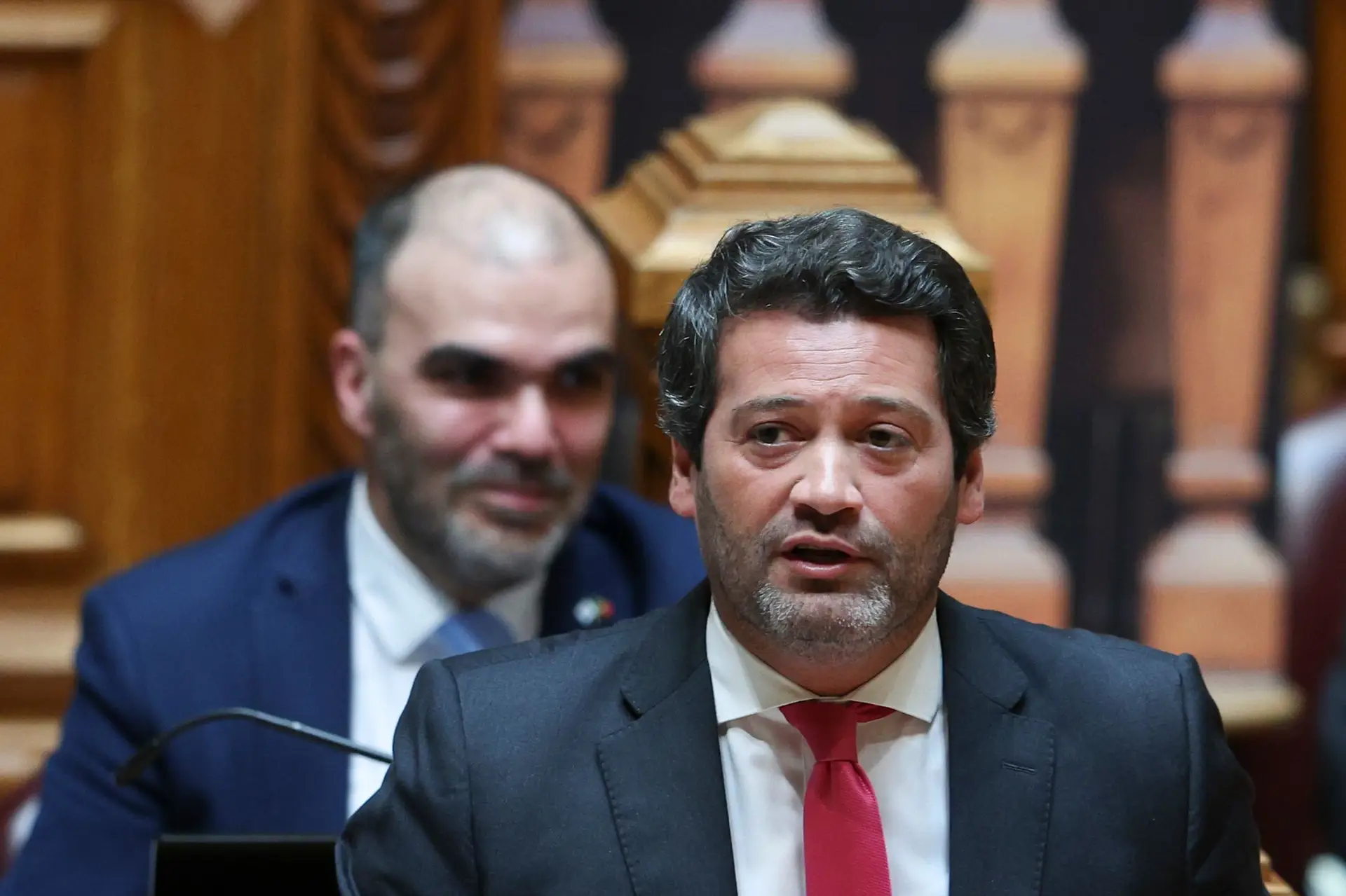 O presidente e deputado do Chega, André Ventura, intervém durante o debate parlamentar sobre política geral com a presença do primeiro-ministro.