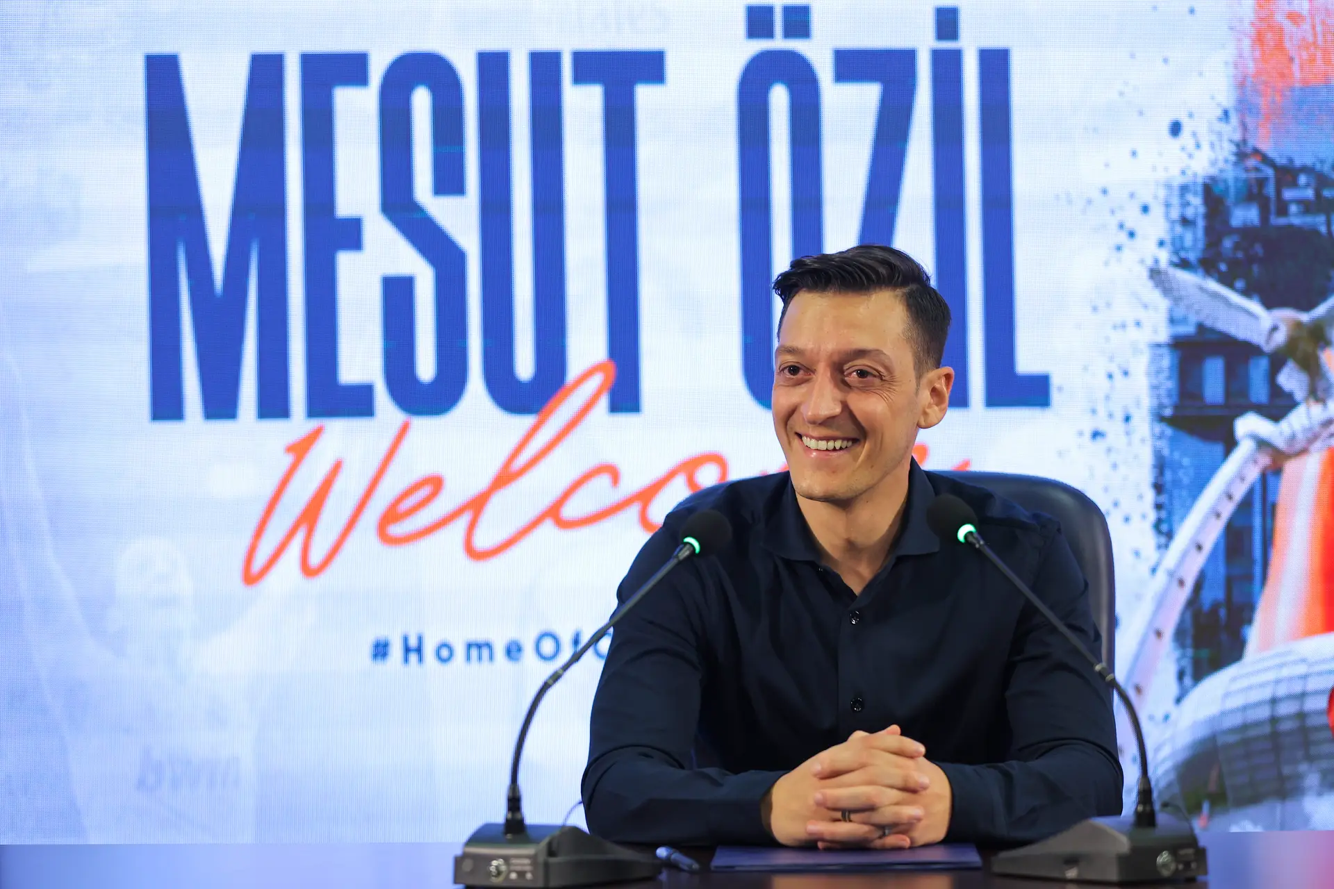 Umumkan Gantung Sepatu, Mesut Ozil Tulis Salam Perpisahan Menyentuh