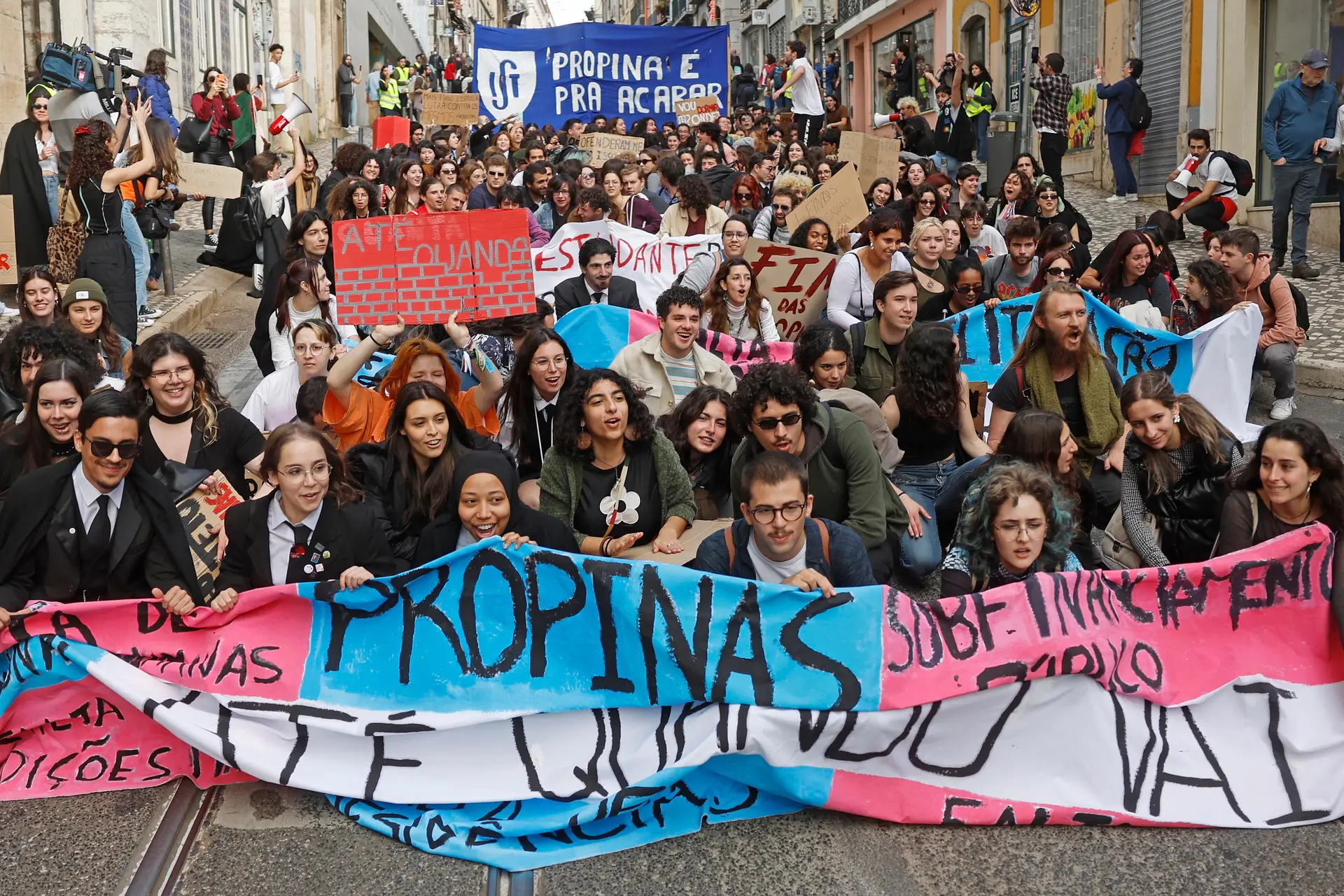 Ensino Superior em protesto pelo fim das propinas e soluções de alojamento