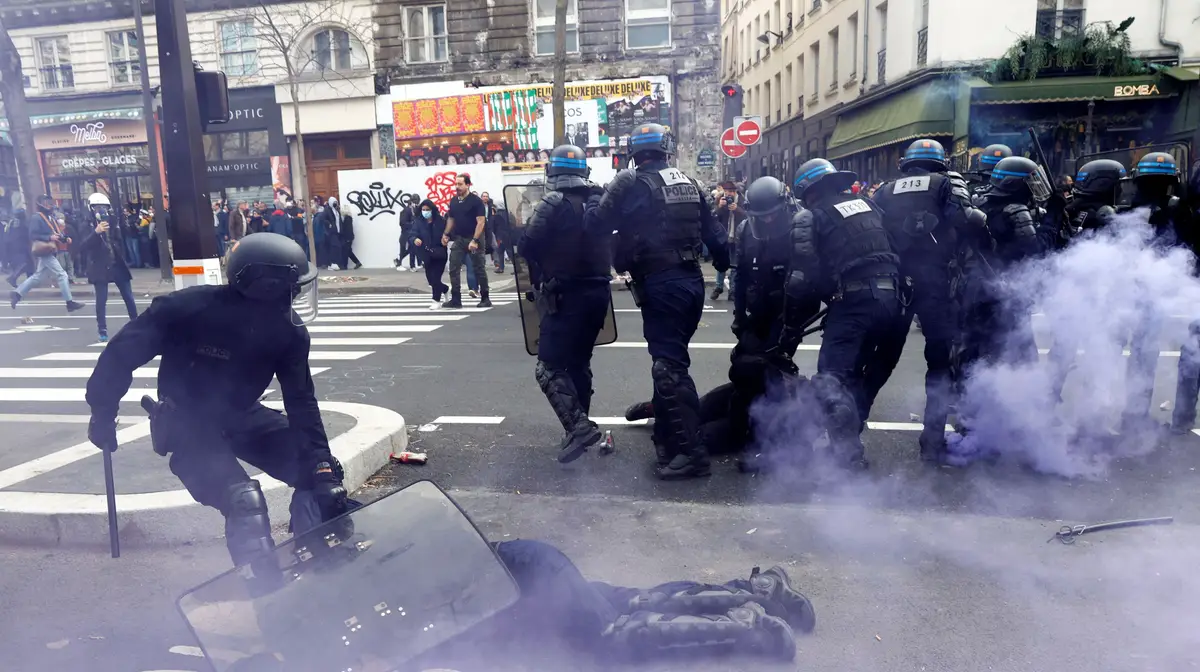 Protestos contra o aumento da idade da reforma em Paris.
