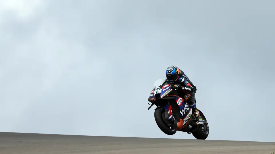 Miguel Oliveira durante os primeiro treinos livres no Autódromo Internacional do Algarve.