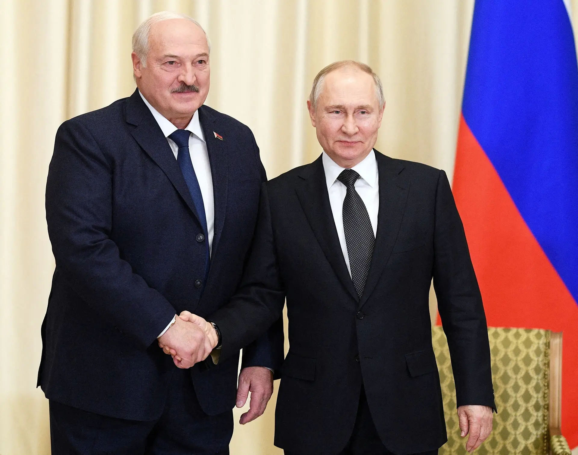 Putin anuncia que Bielorrússia vai armazenar armas nucleares russas