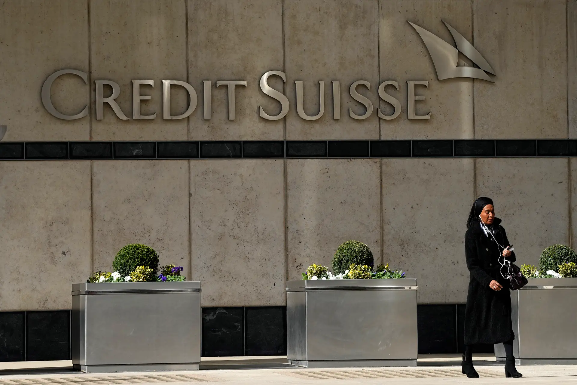 Regulador suíço admite responsabilizar administradores do Credit Suisse